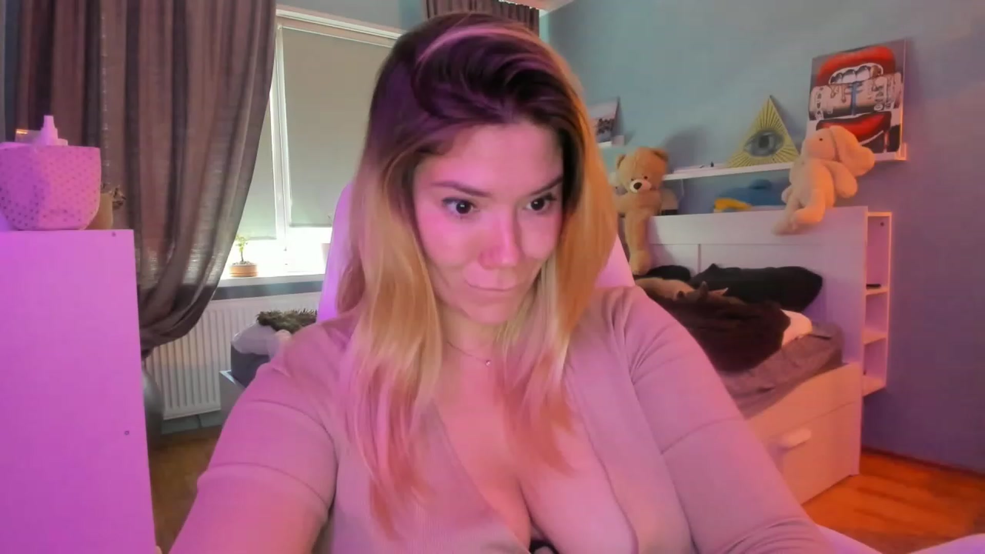 Gallery image thumbnail from NickyBlein's myfreecams stream on, 06/03/2023, 13:32 image 17 of 20