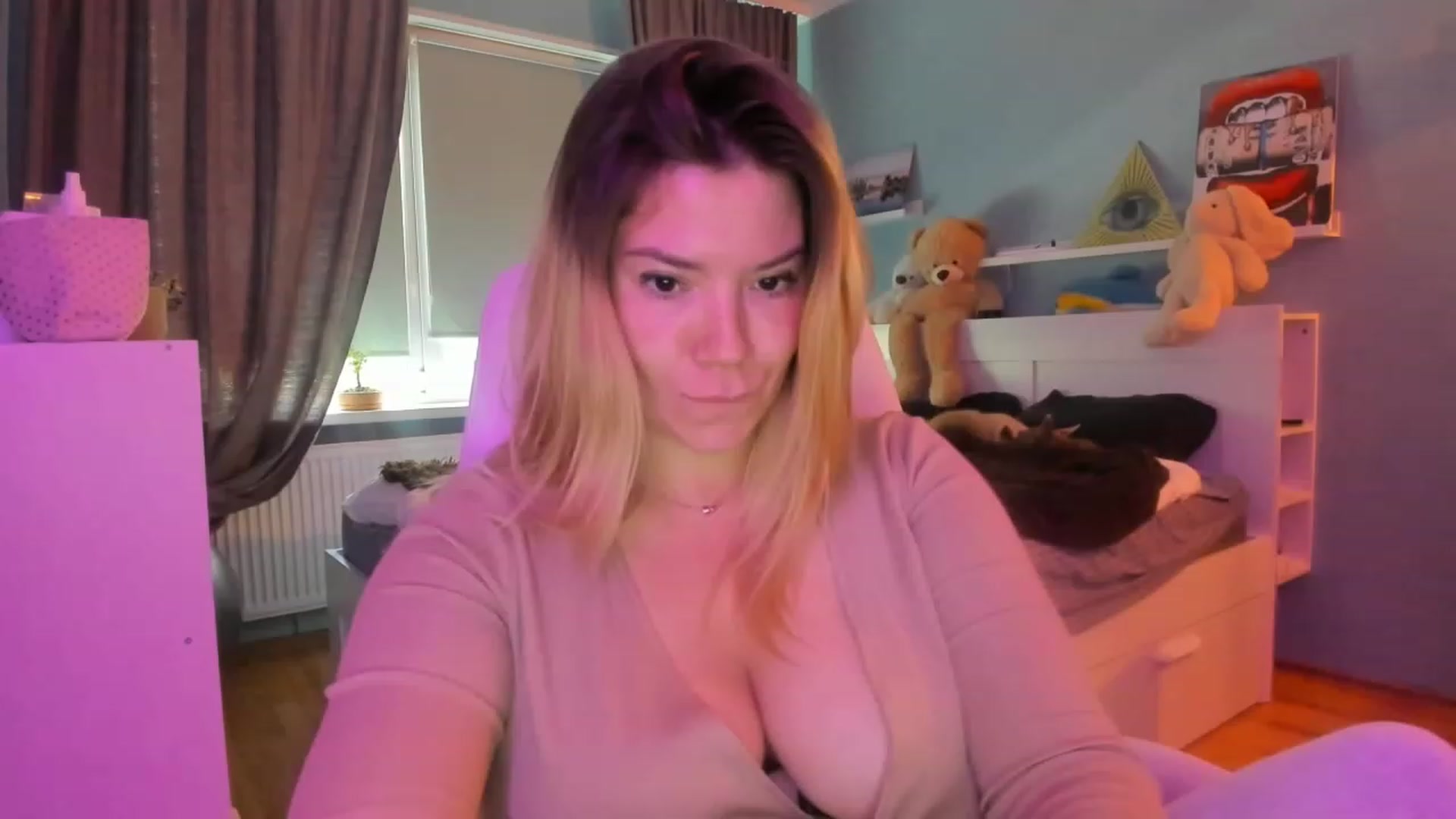 Gallery image thumbnail from NickyBlein's myfreecams stream on, 06/03/2023, 13:32 image 7 of 20