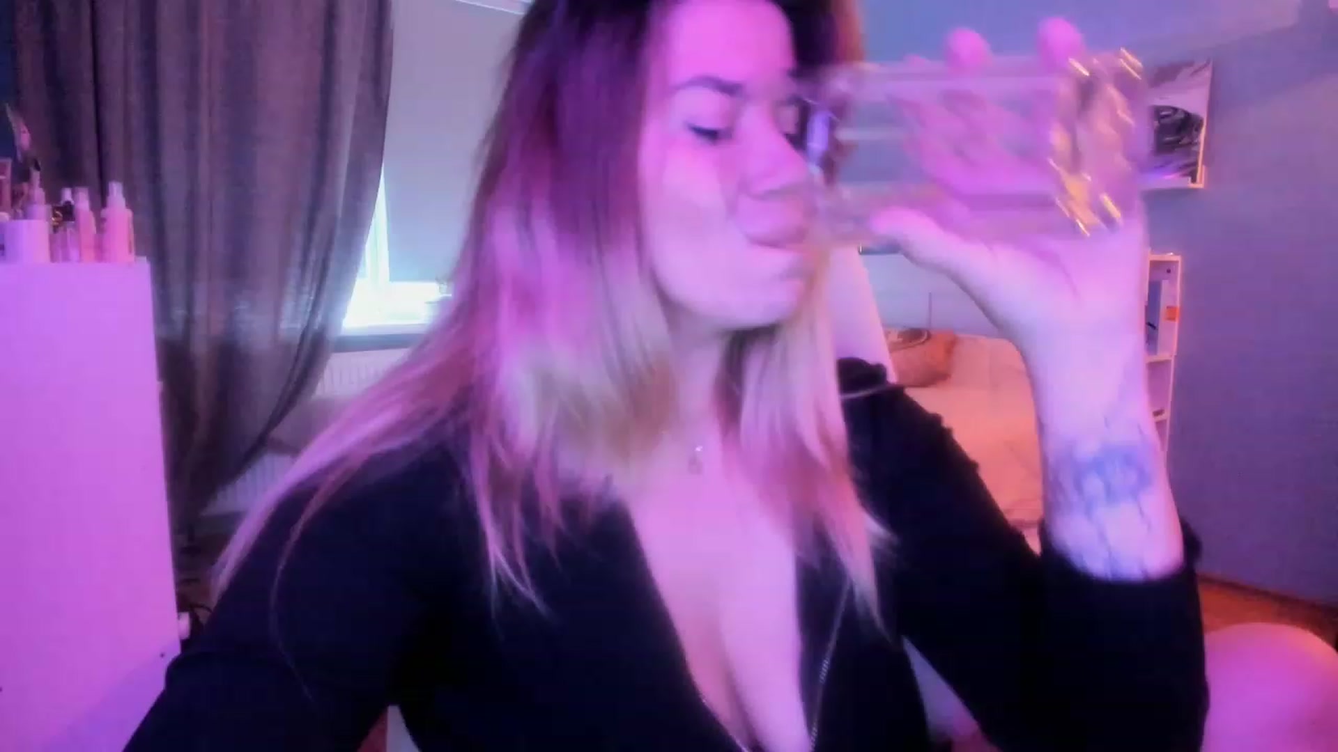 Gallery image thumbnail from NickyBlein's myfreecams stream on, 09/20/2023, 10:48 image 2 of 20