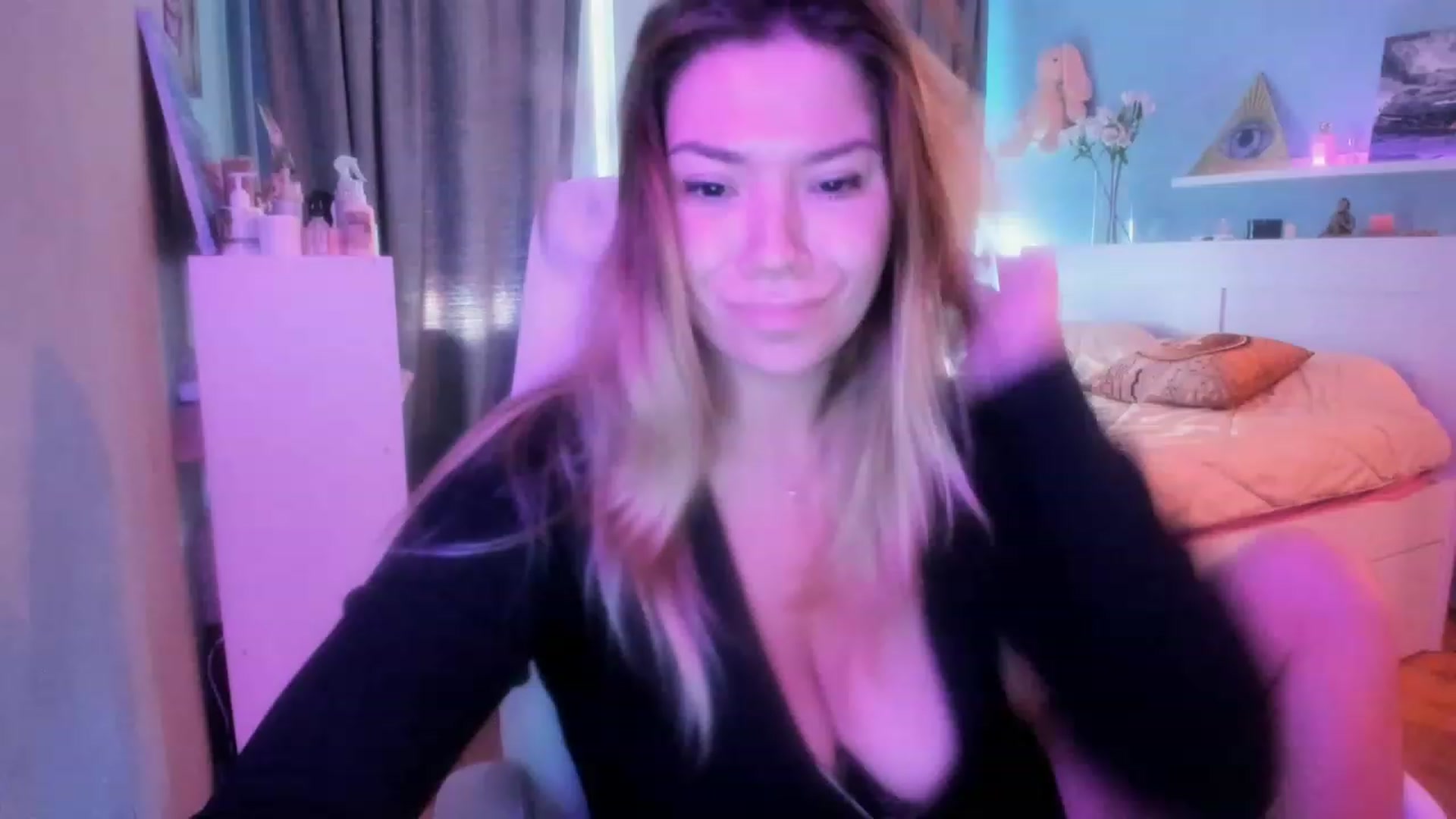 Gallery image thumbnail from NickyBlein's myfreecams stream on, 09/22/2023, 13:36 image 17 of 20
