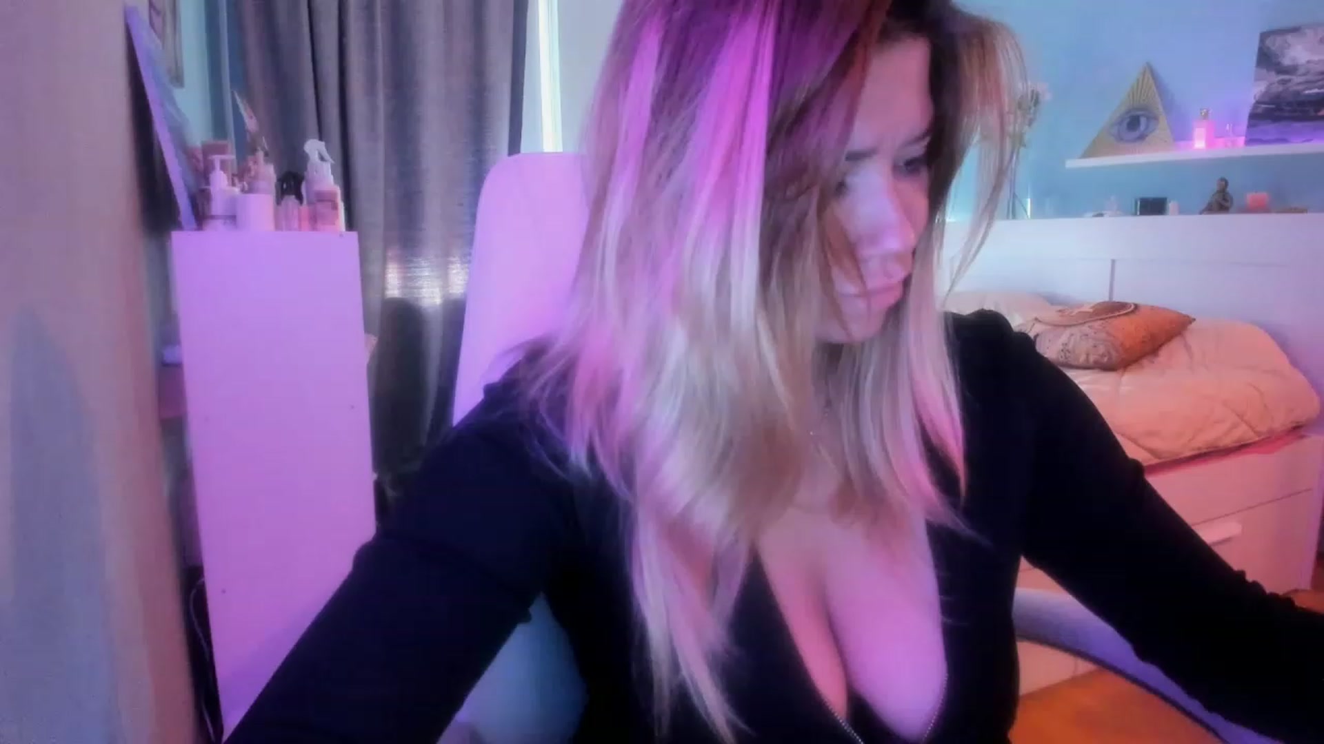 Gallery image thumbnail from NickyBlein's myfreecams stream on, 09/22/2023, 13:36 image 19 of 20