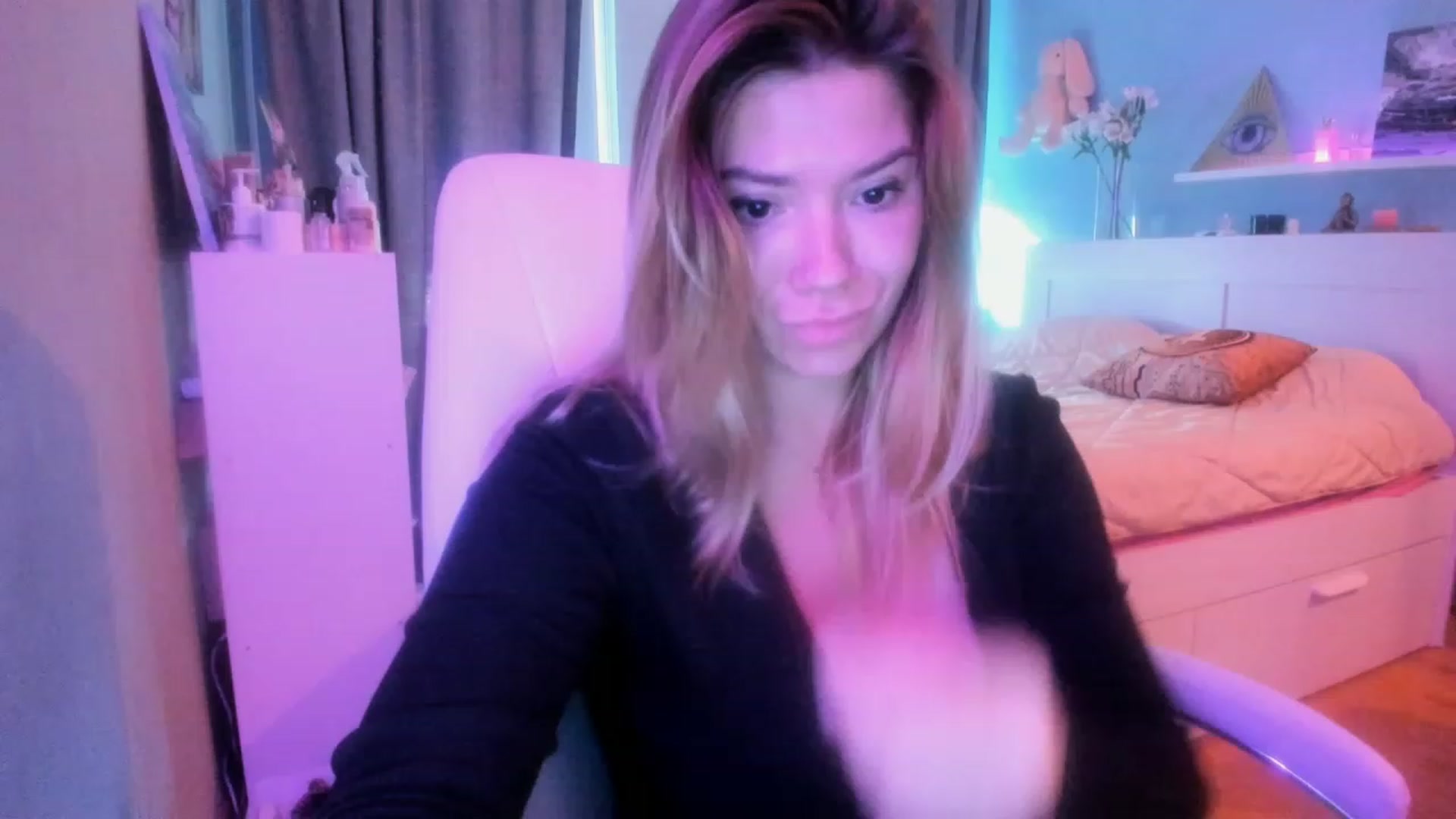 Gallery image thumbnail from NickyBlein's myfreecams stream on, 09/22/2023, 13:36 image 13 of 20