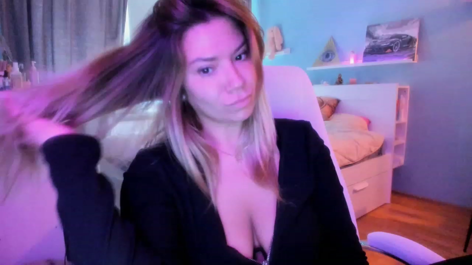 Gallery image thumbnail from NickyBlein's myfreecams stream on, 09/30/2023, 08:48 image 16 of 20