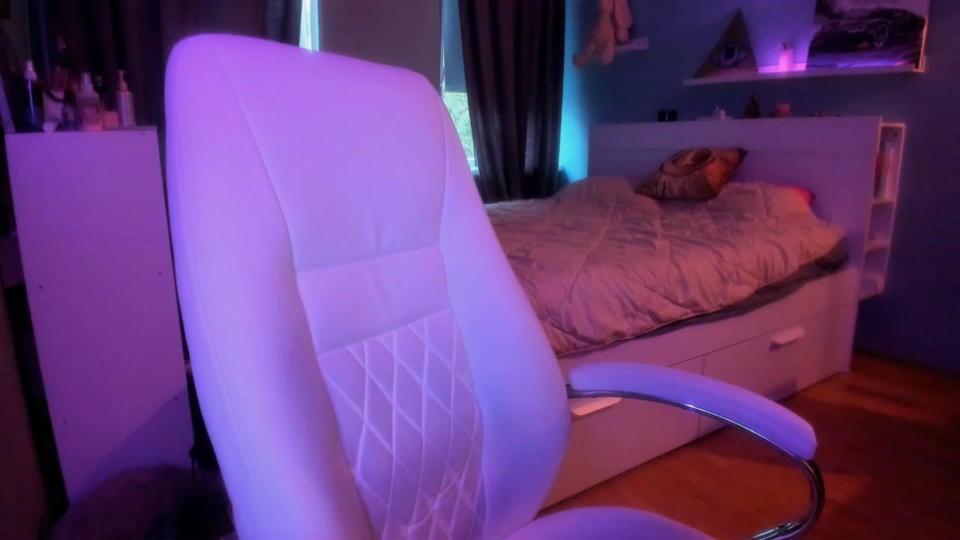 Gallery image thumbnail from NickyBlein's myfreecams stream on, 09/30/2023, 11:45 image 14 of 20