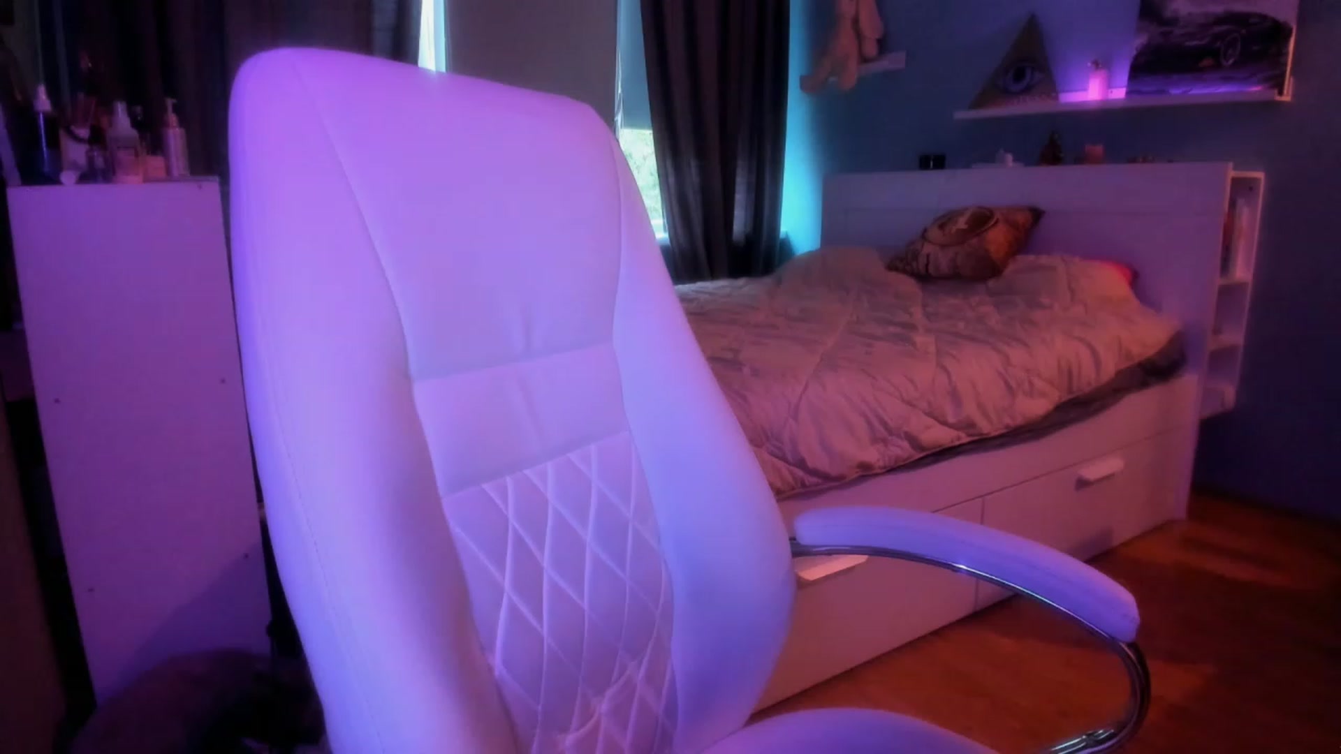 Gallery image thumbnail from NickyBlein's myfreecams stream on, 09/30/2023, 11:45 image 13 of 20