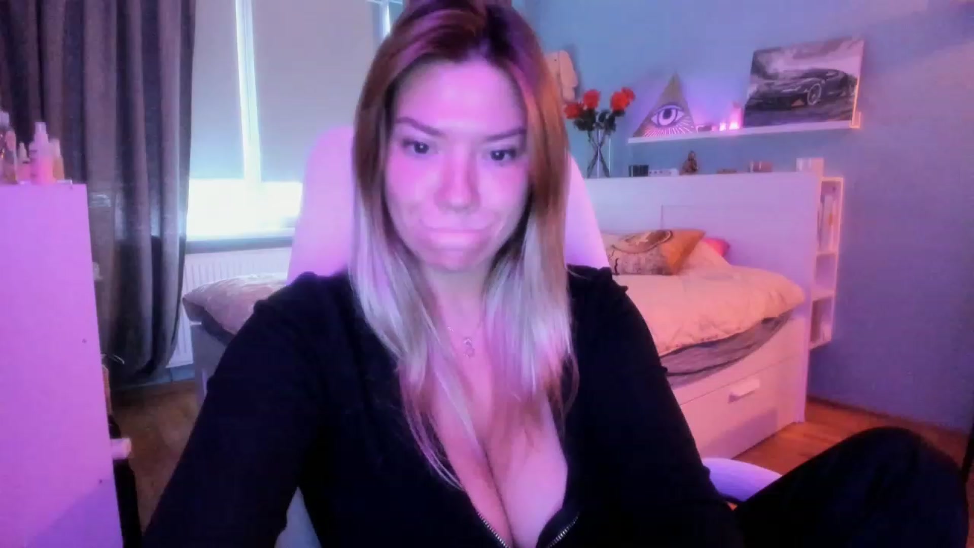 Gallery image thumbnail from NickyBlein's myfreecams stream on, 10/04/2023, 07:51 image 10 of 20