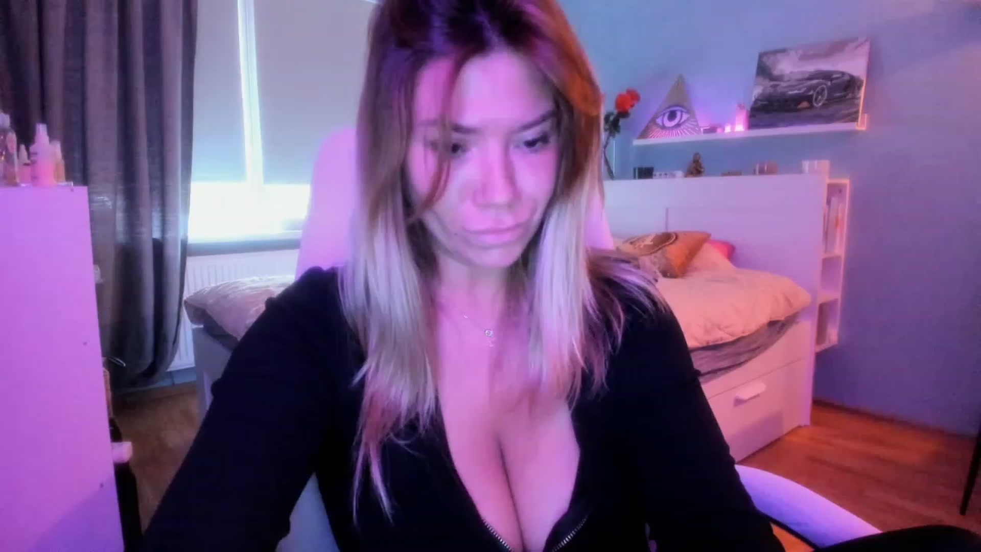 Gallery image thumbnail from NickyBlein's myfreecams stream on, 10/04/2023, 07:51 image 2 of 20