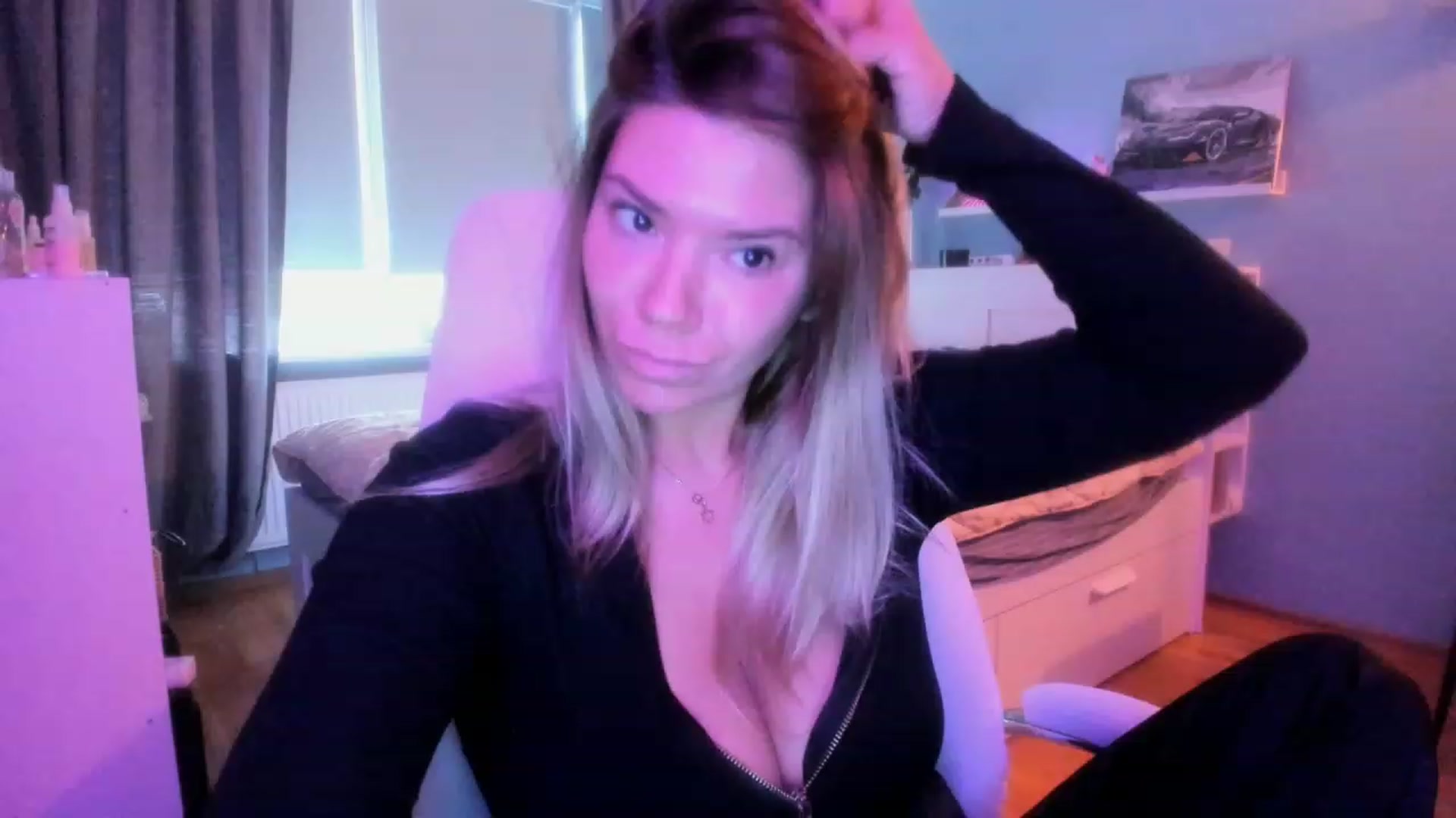 Gallery image thumbnail from NickyBlein's myfreecams stream on, 10/04/2023, 07:51 image 8 of 20
