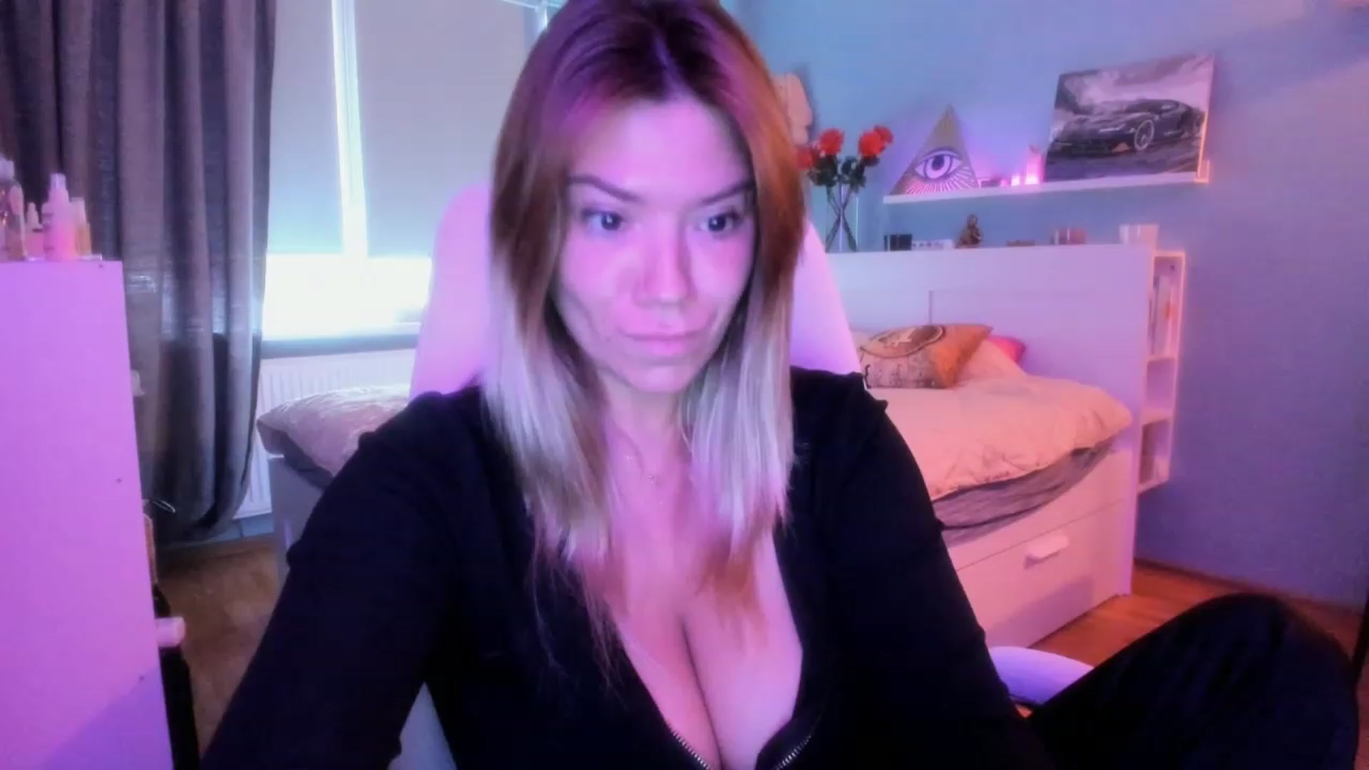 Gallery image thumbnail from NickyBlein's myfreecams stream on, 10/04/2023, 07:51 image 4 of 20