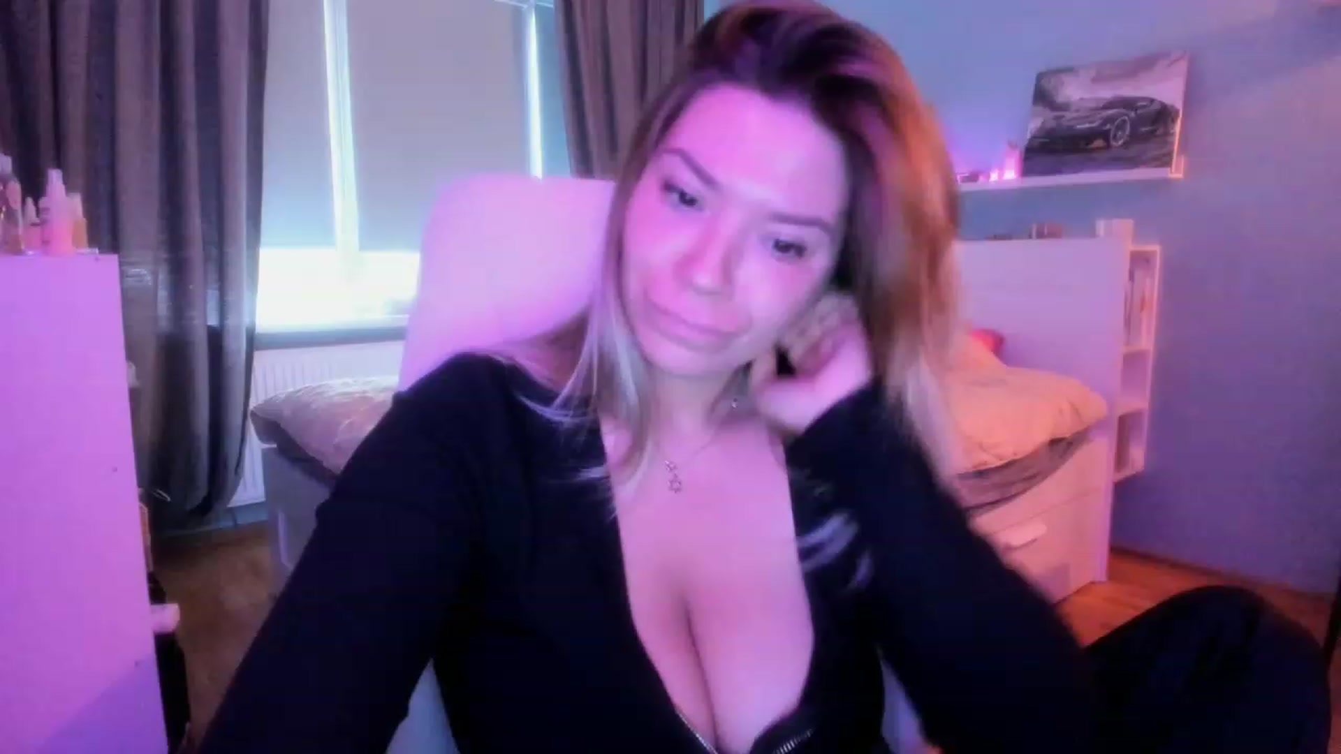 Gallery image thumbnail from NickyBlein's myfreecams stream on, 10/04/2023, 07:51 image 6 of 20
