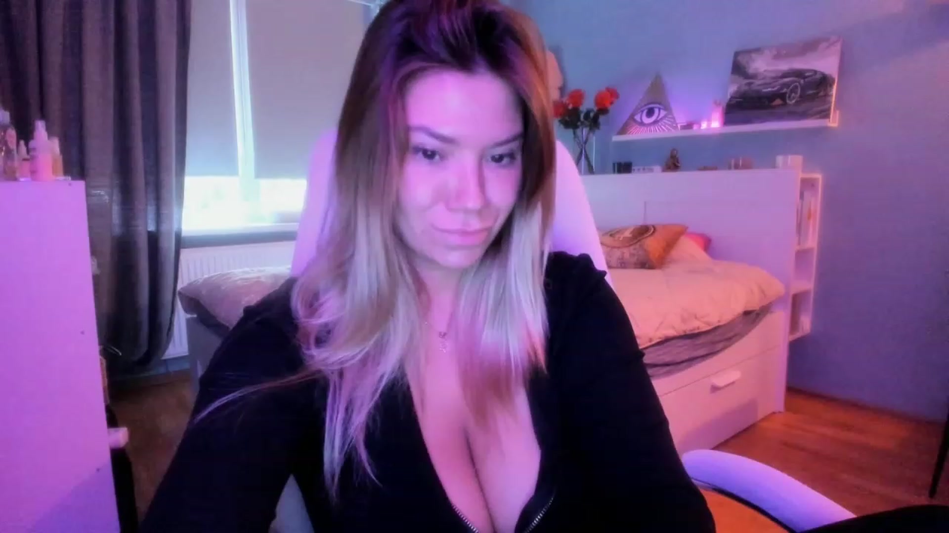 Gallery image thumbnail from NickyBlein's myfreecams stream on, 10/04/2023, 07:51 image 14 of 20