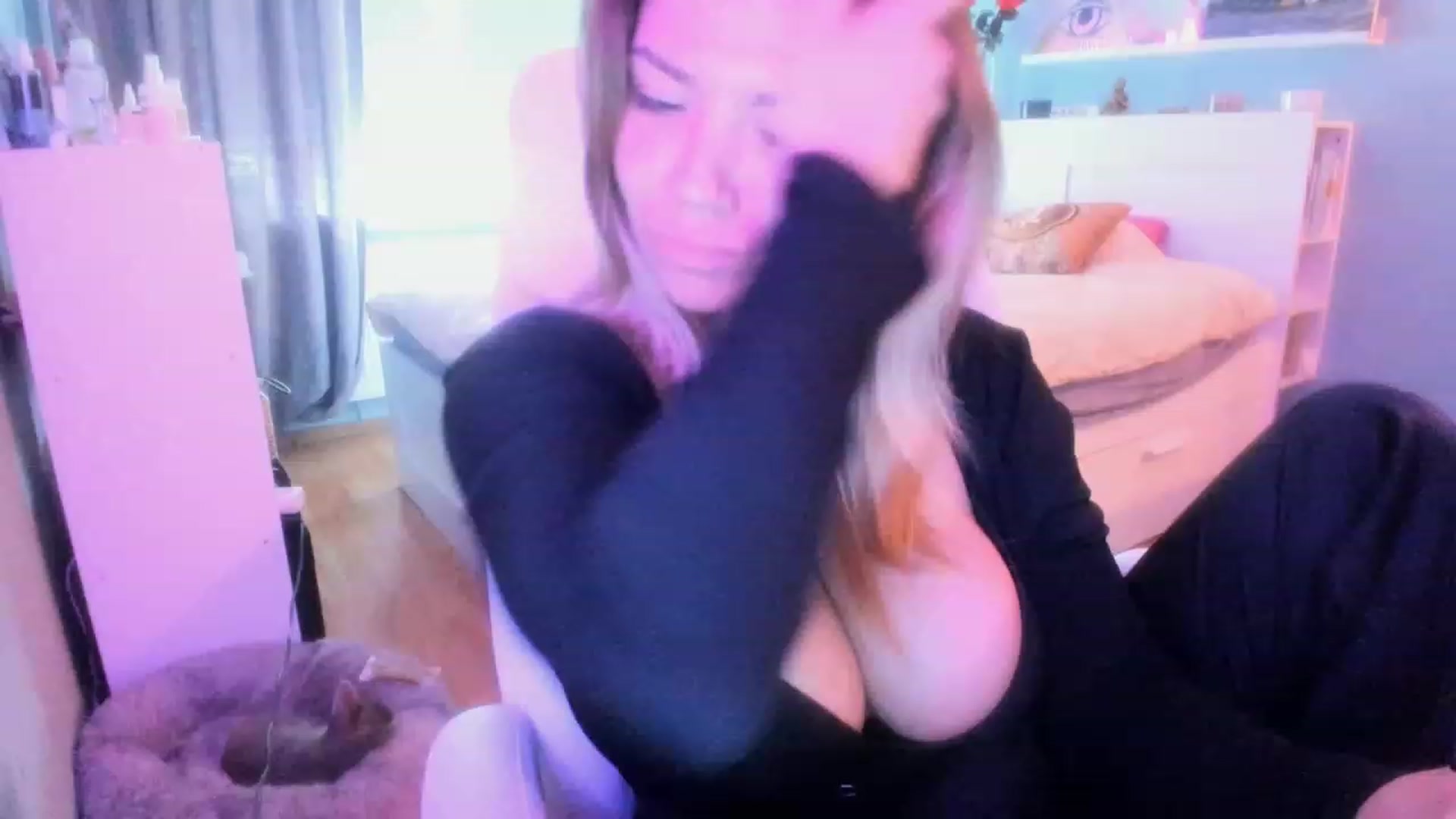 Gallery image thumbnail from NickyBlein's myfreecams stream on, 10/04/2023, 10:26 image 11 of 20