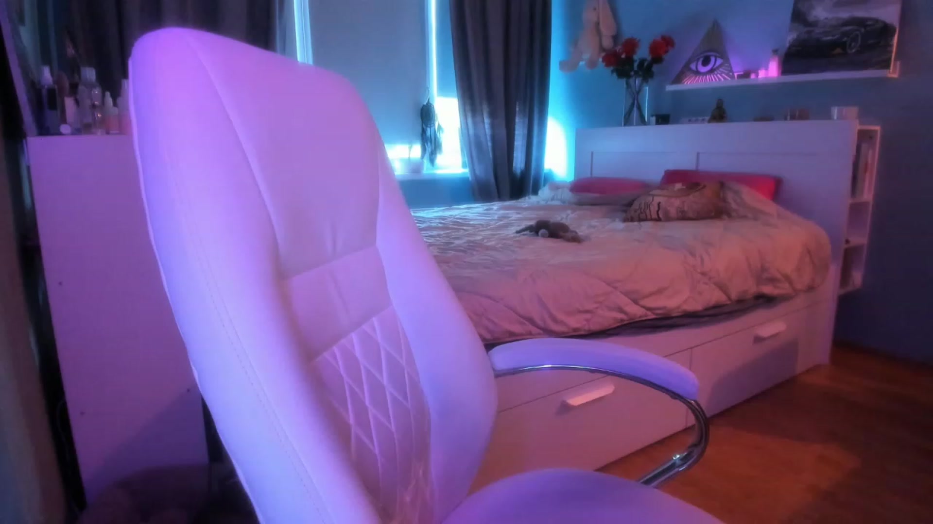 Gallery image thumbnail from NickyBlein's myfreecams stream on, 10/06/2023, 10:24 image 11 of 20