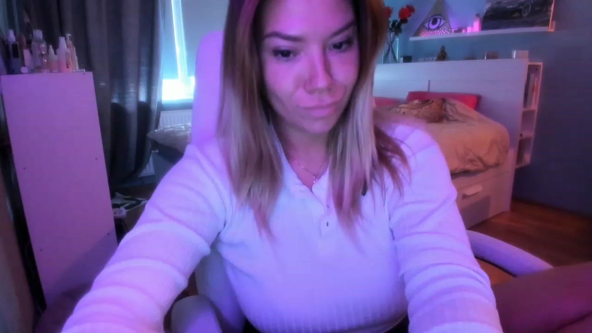 Gallery image thumbnail from NickyBlein's myfreecams stream on, 10/06/2023, 10:46 image 1 of 20