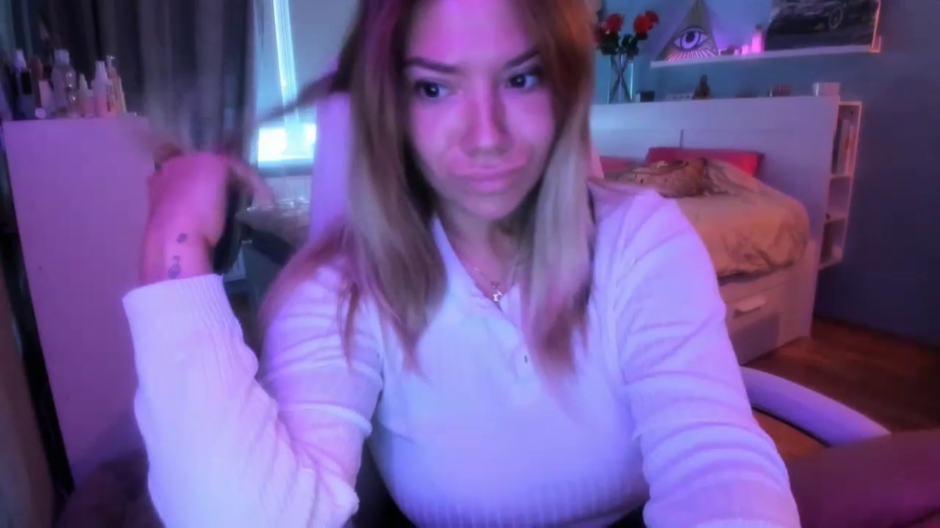 Gallery image thumbnail from NickyBlein's myfreecams stream on, 10/06/2023, 10:46 image 2 of 20