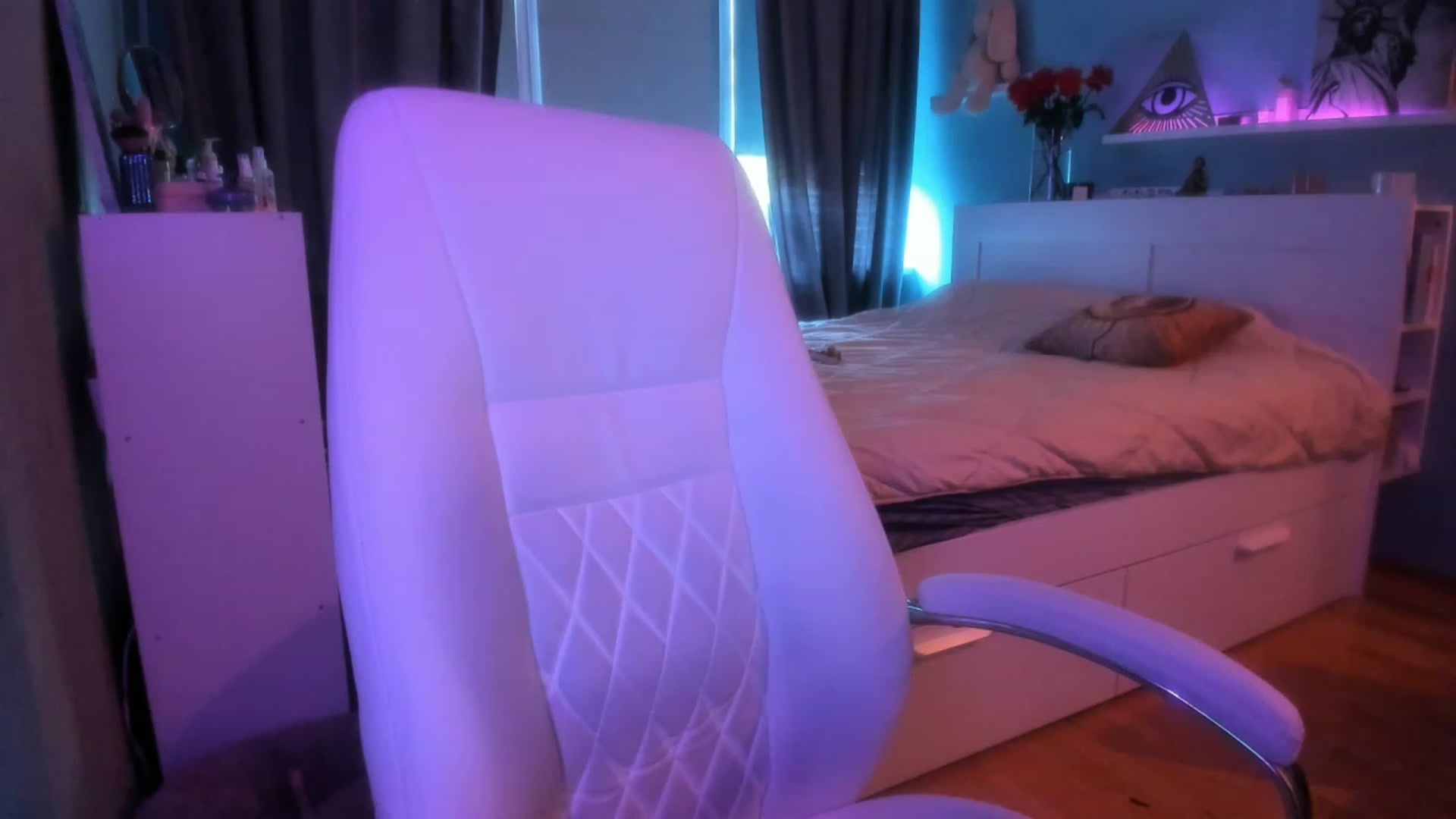Gallery image thumbnail from NickyBlein's myfreecams stream on, 10/10/2023, 07:48 image 2 of 20