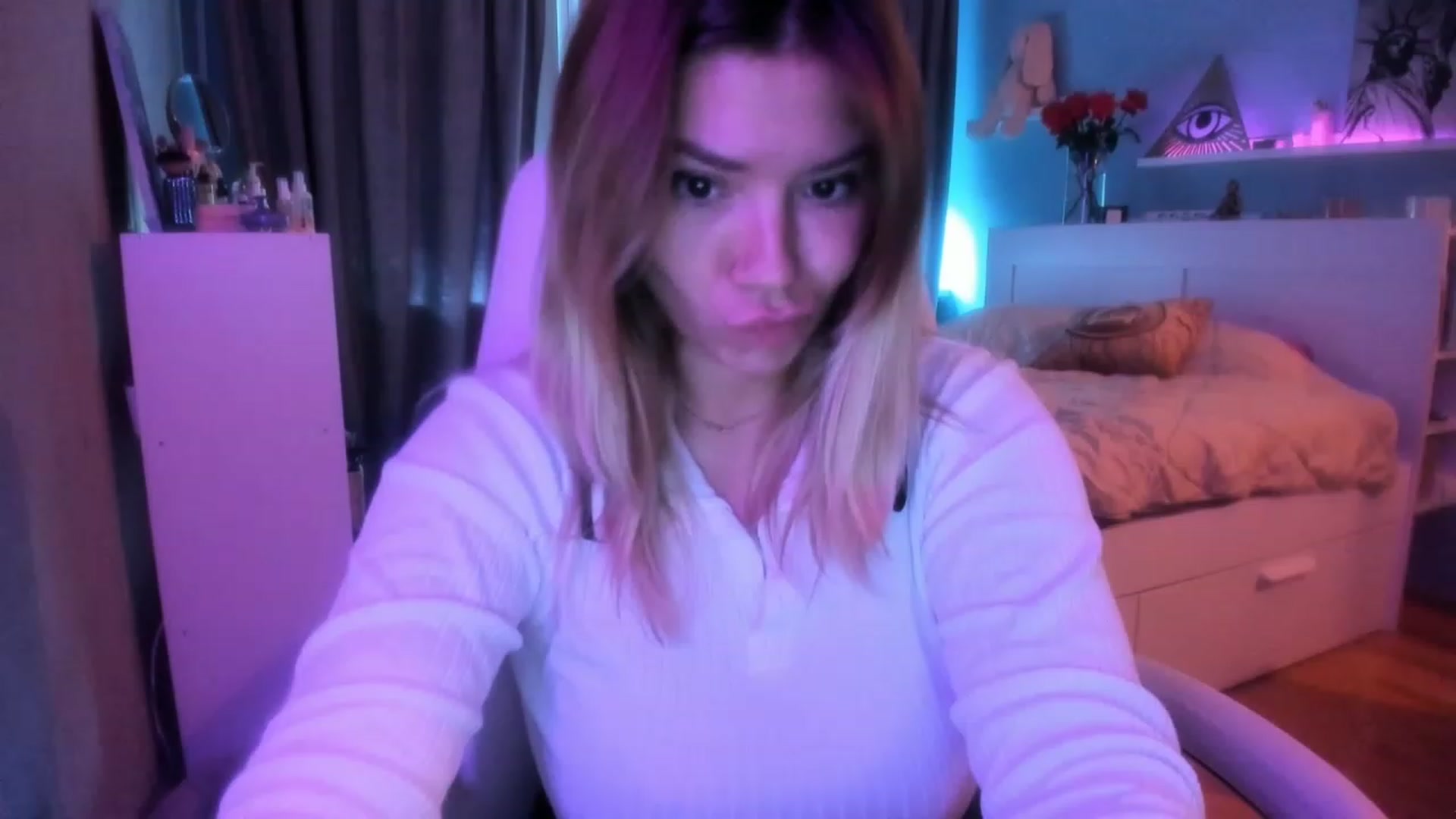 Gallery image thumbnail from NickyBlein's myfreecams stream on, 10/10/2023, 09:08 image 15 of 20