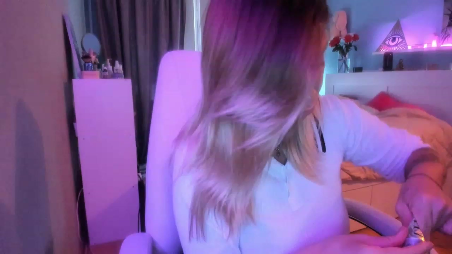 Gallery image thumbnail from NickyBlein's myfreecams stream on, 10/12/2023, 08:09 image 17 of 20