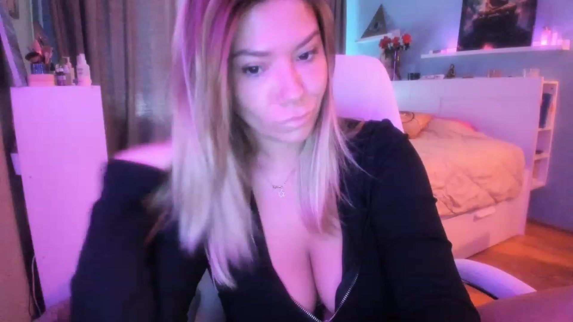 Gallery image thumbnail from NickyBlein's myfreecams stream on, 10/14/2023, 08:42 image 6 of 20