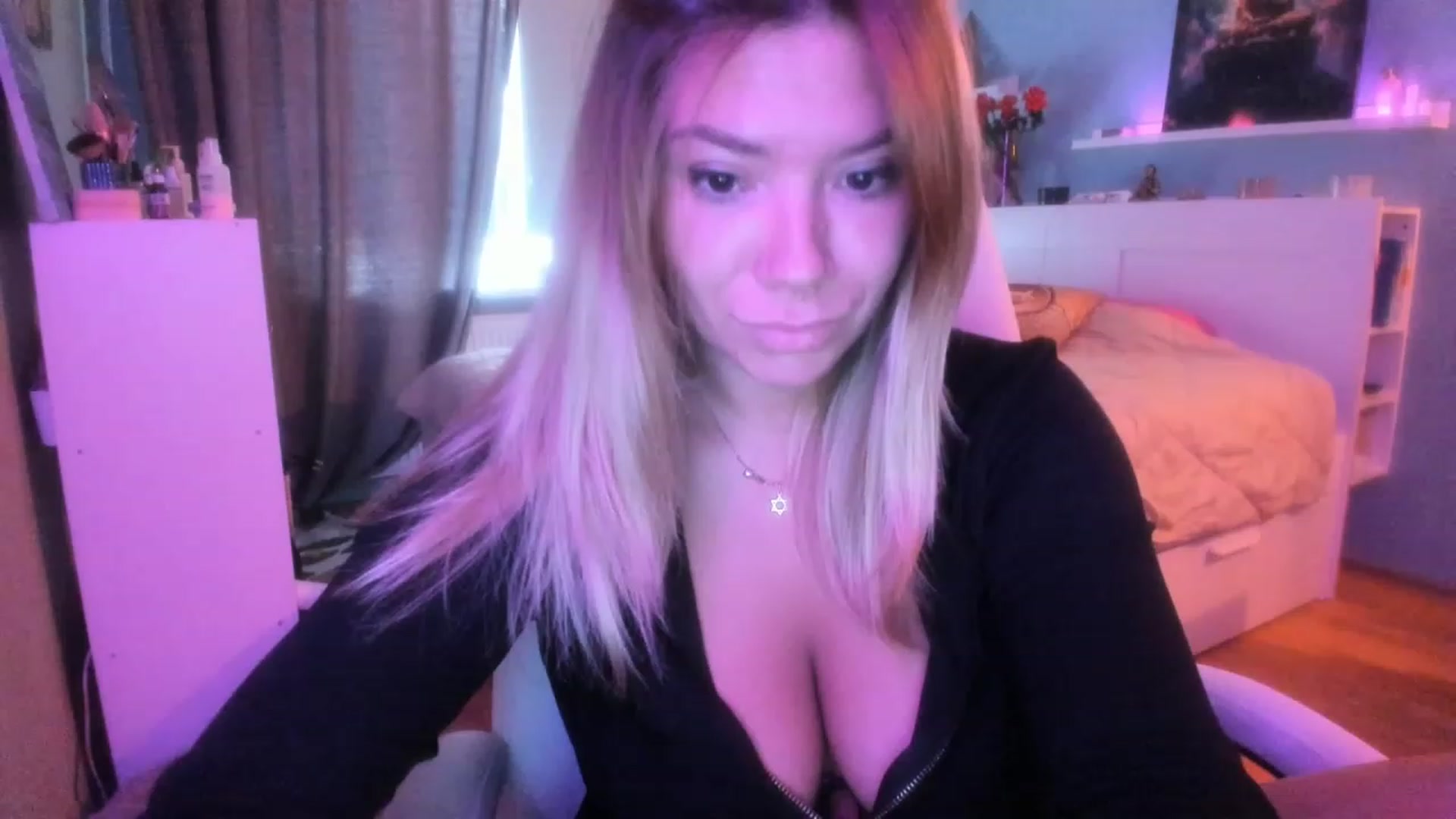 Gallery image thumbnail from NickyBlein's myfreecams stream on, 10/14/2023, 08:42 image 8 of 20