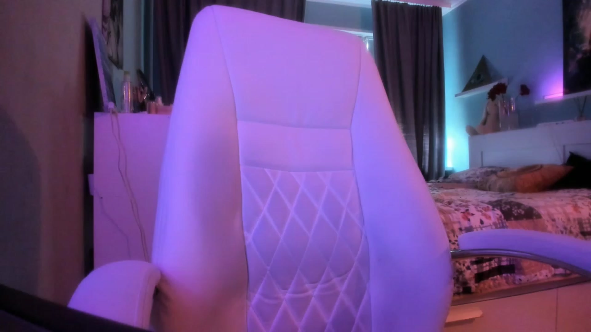 Gallery image thumbnail from NickyBlein's myfreecams stream on, 10/18/2023, 07:43 image 18 of 20