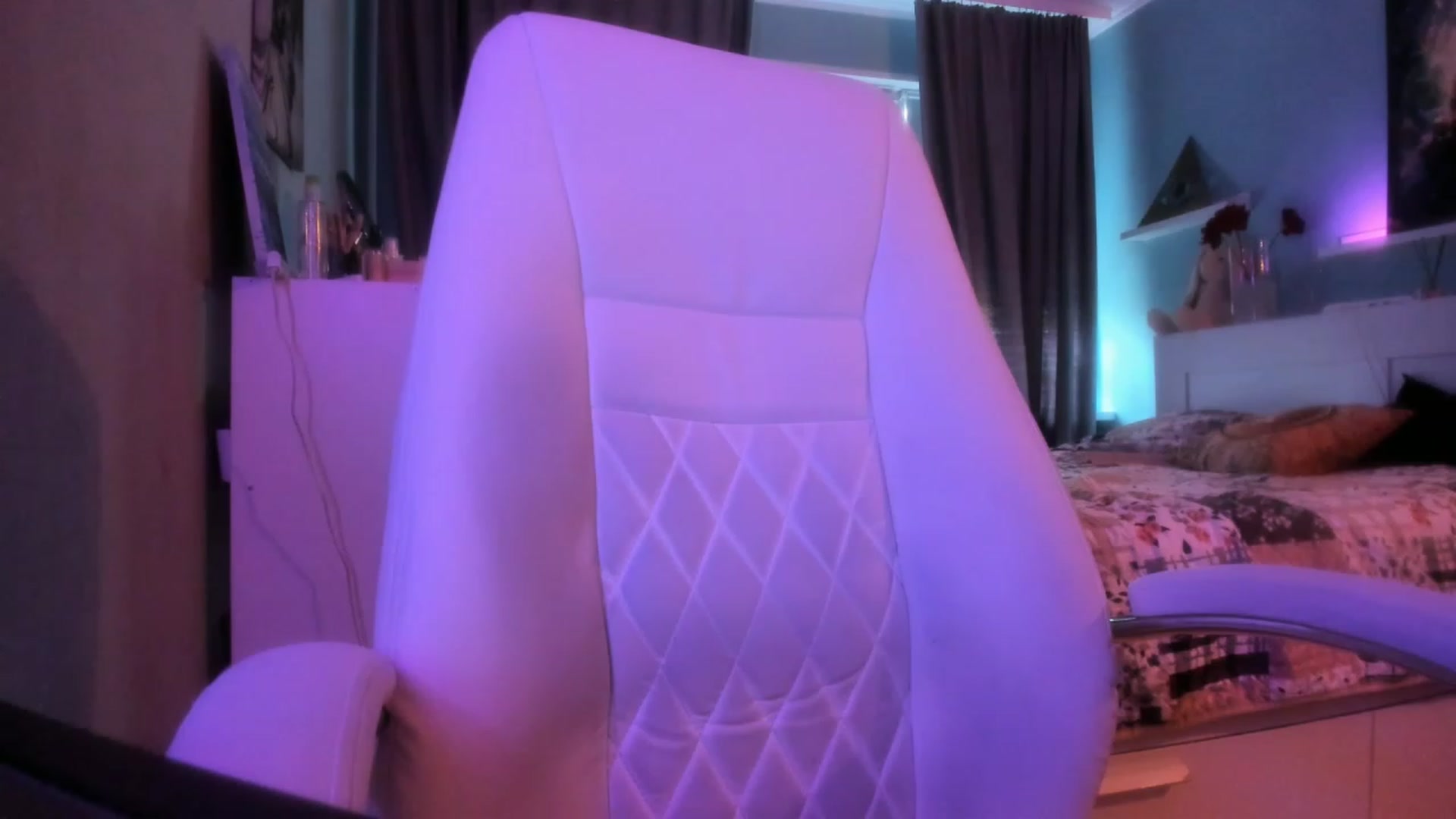 Gallery image thumbnail from NickyBlein's myfreecams stream on, 10/18/2023, 07:43 image 20 of 20