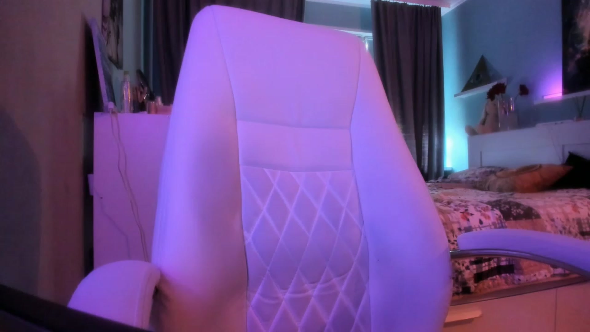Gallery image thumbnail from NickyBlein's myfreecams stream on, 10/18/2023, 07:43 image 19 of 20