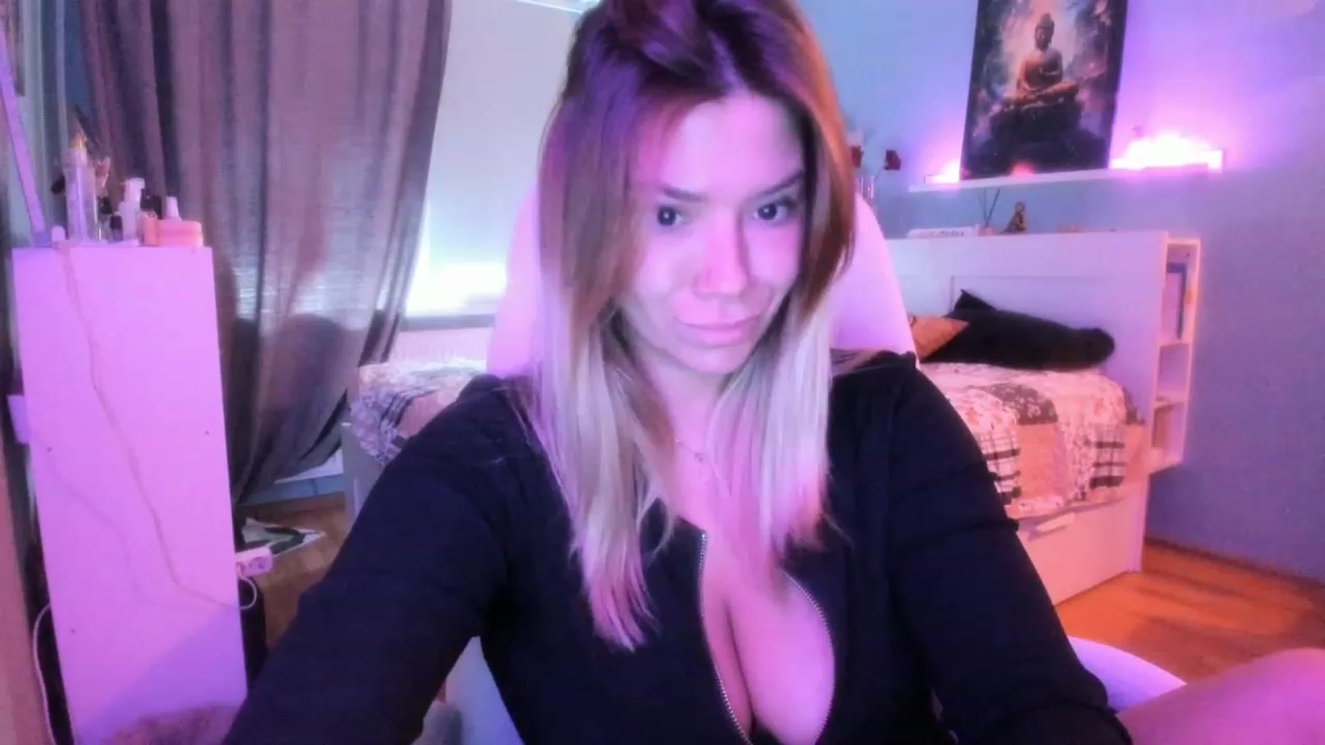 Gallery image thumbnail from NickyBlein's myfreecams stream on, 10/18/2023, 08:14 image 1 of 20