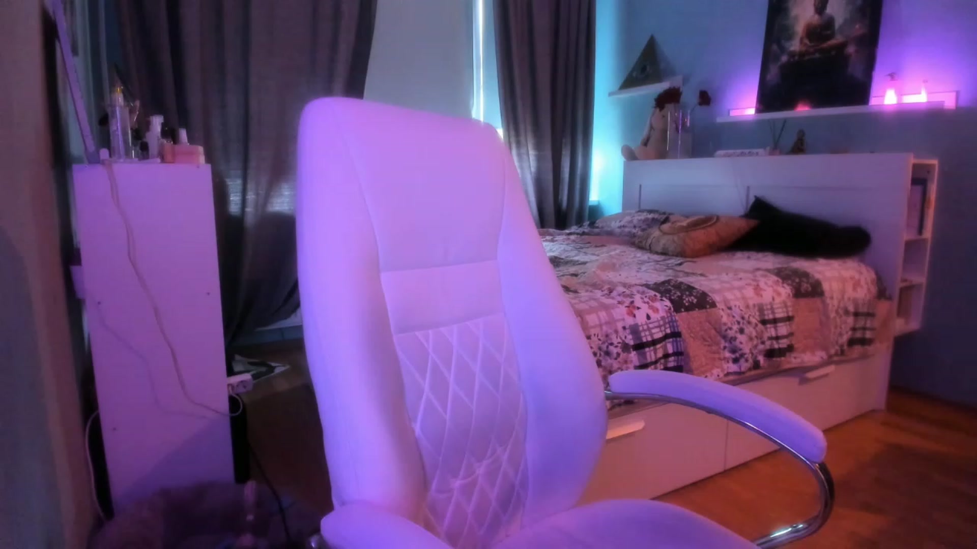 Gallery image thumbnail from NickyBlein's myfreecams stream on, 10/18/2023, 09:47 image 7 of 20
