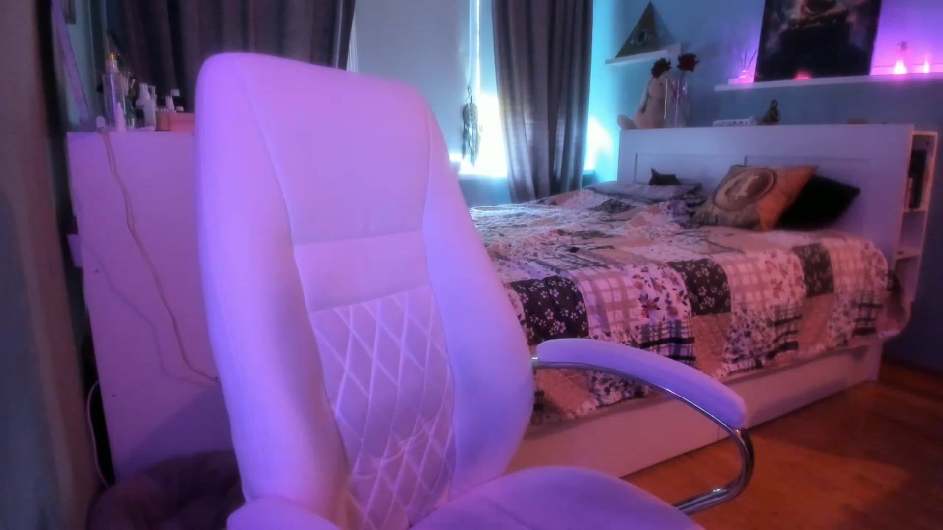 Gallery image thumbnail from NickyBlein's myfreecams stream on, 10/19/2023, 08:26 image 20 of 20