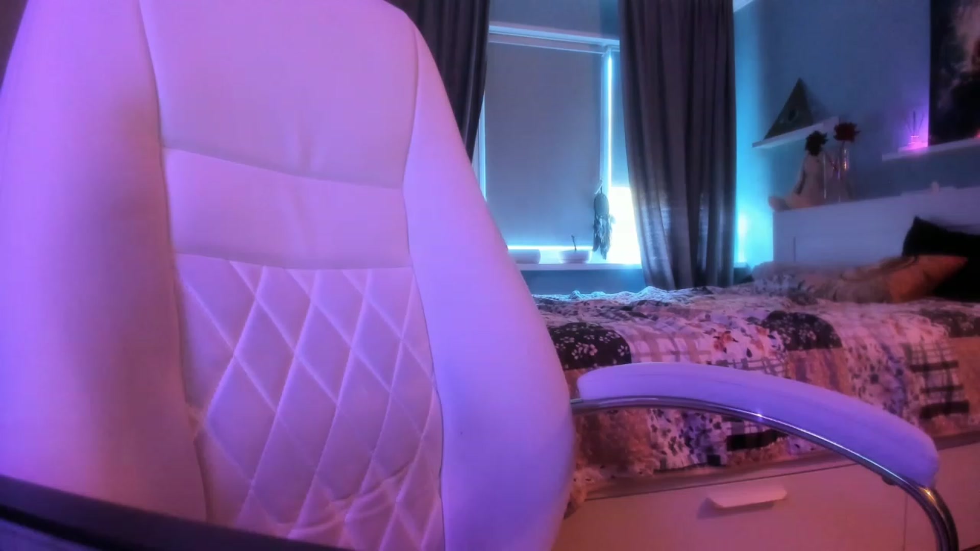 Gallery image thumbnail from NickyBlein's myfreecams stream on, 10/20/2023, 08:54 image 8 of 20