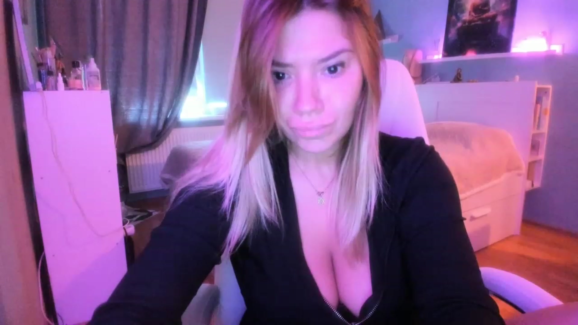 Gallery image thumbnail from NickyBlein's myfreecams stream on, 10/25/2023, 07:40 image 8 of 20