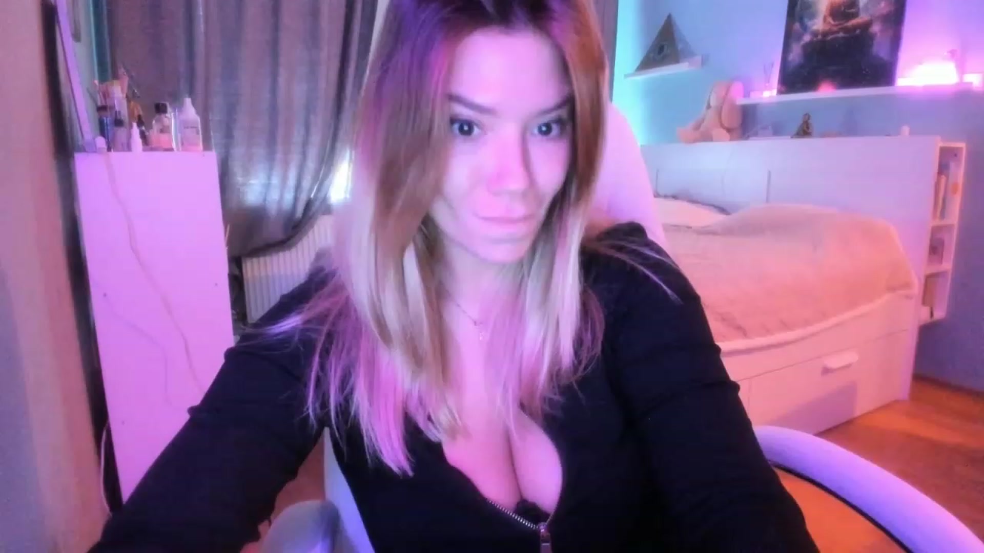 Gallery image thumbnail from NickyBlein's myfreecams stream on, 10/25/2023, 08:26 image 19 of 20