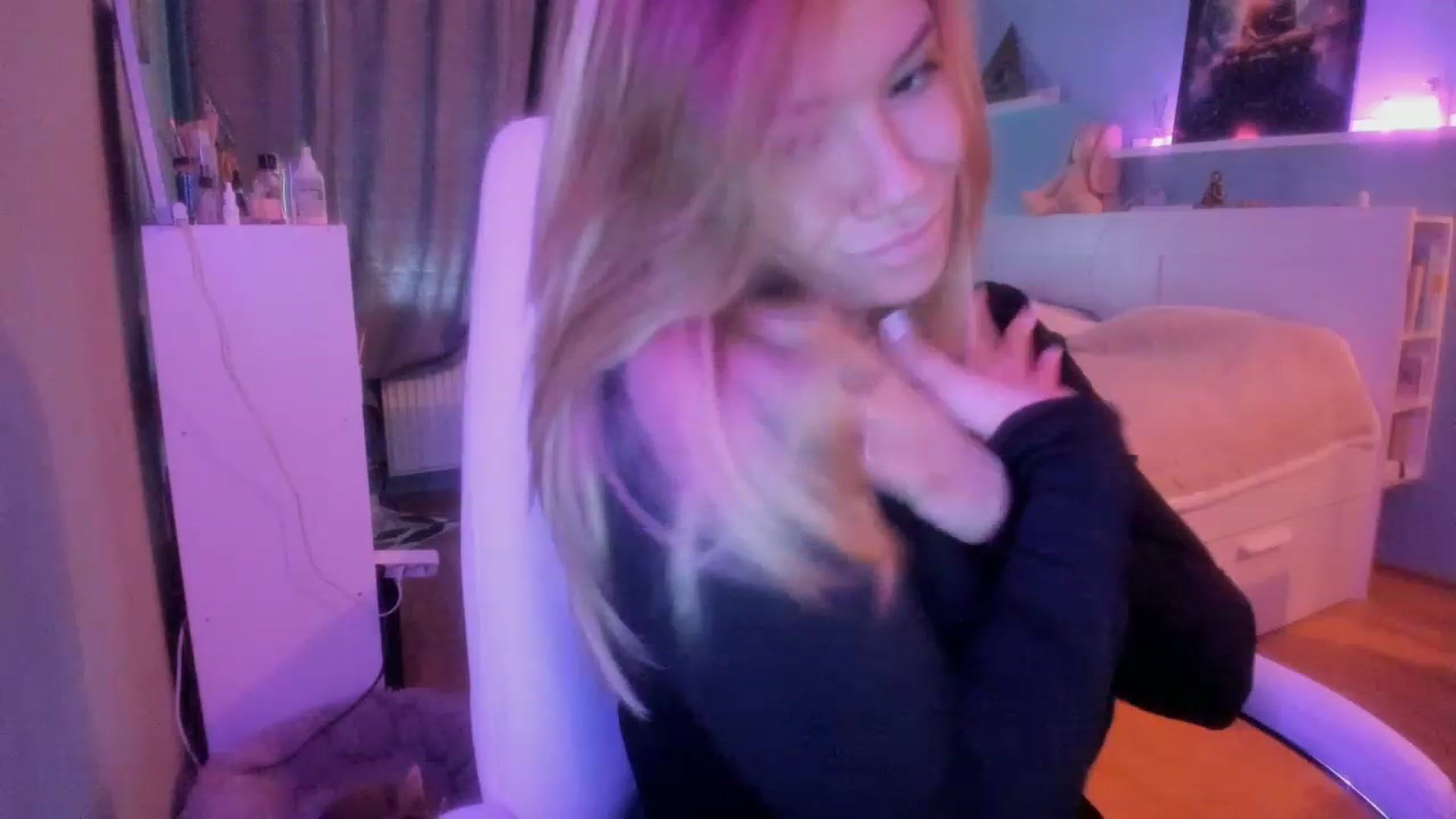 Gallery image thumbnail from NickyBlein's myfreecams stream on, 10/25/2023, 09:38 image 11 of 20
