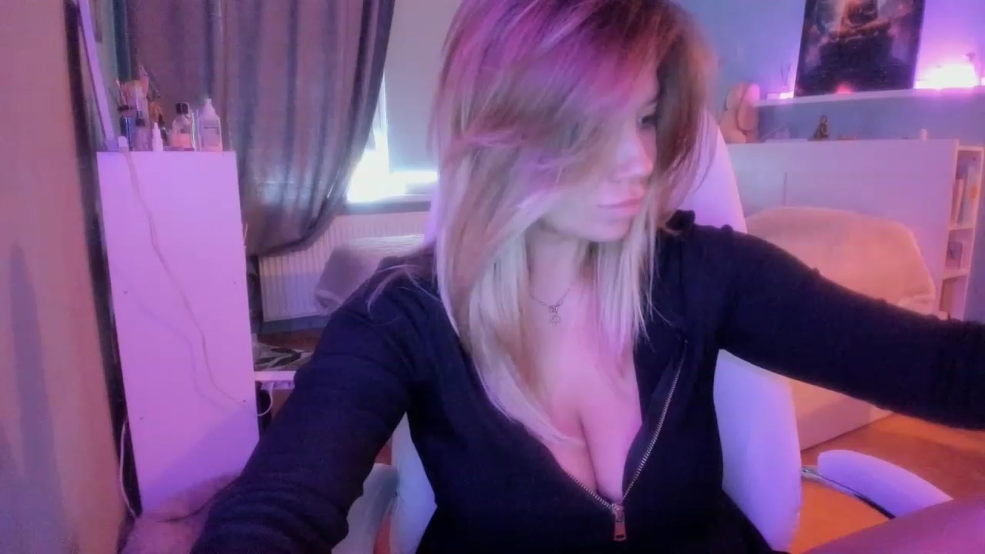 Gallery image thumbnail from NickyBlein's myfreecams stream on, 10/25/2023, 09:38 image 10 of 20