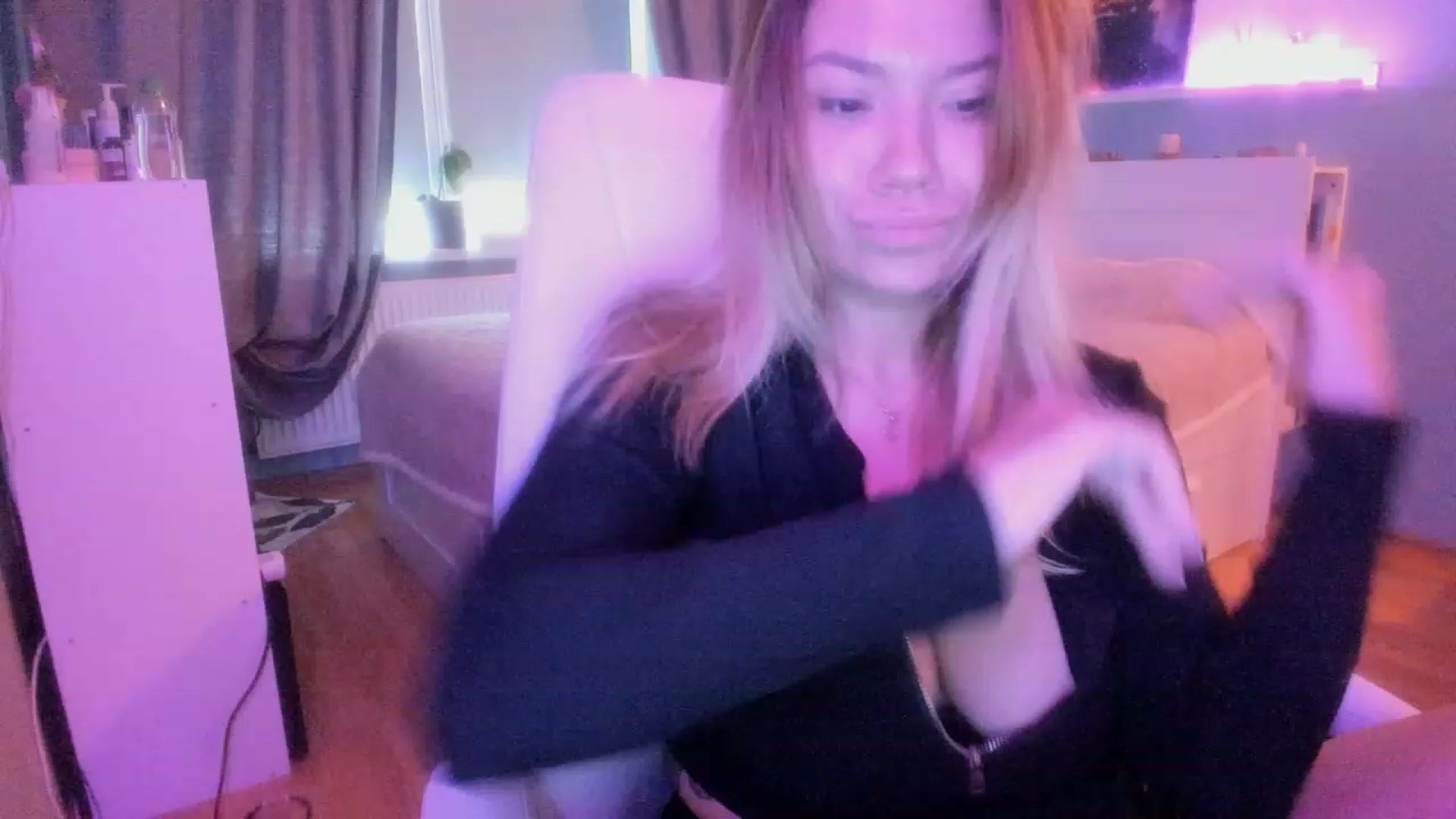 Gallery image thumbnail from NickyBlein's myfreecams stream on, 11/01/2023, 10:26 image 10 of 20