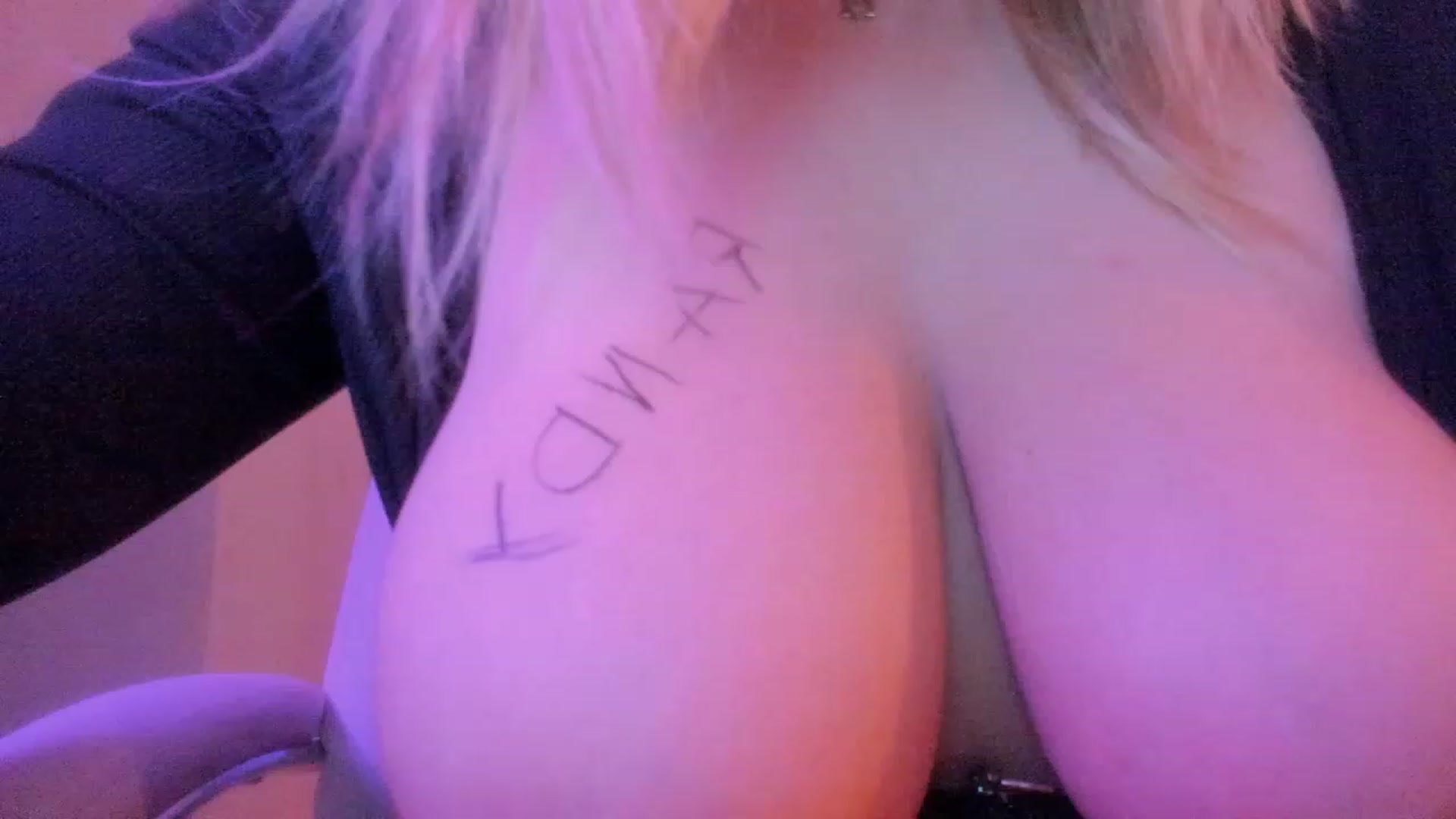 Gallery image thumbnail from NickyBlein's myfreecams stream on, 11/04/2023, 09:07 image 19 of 20