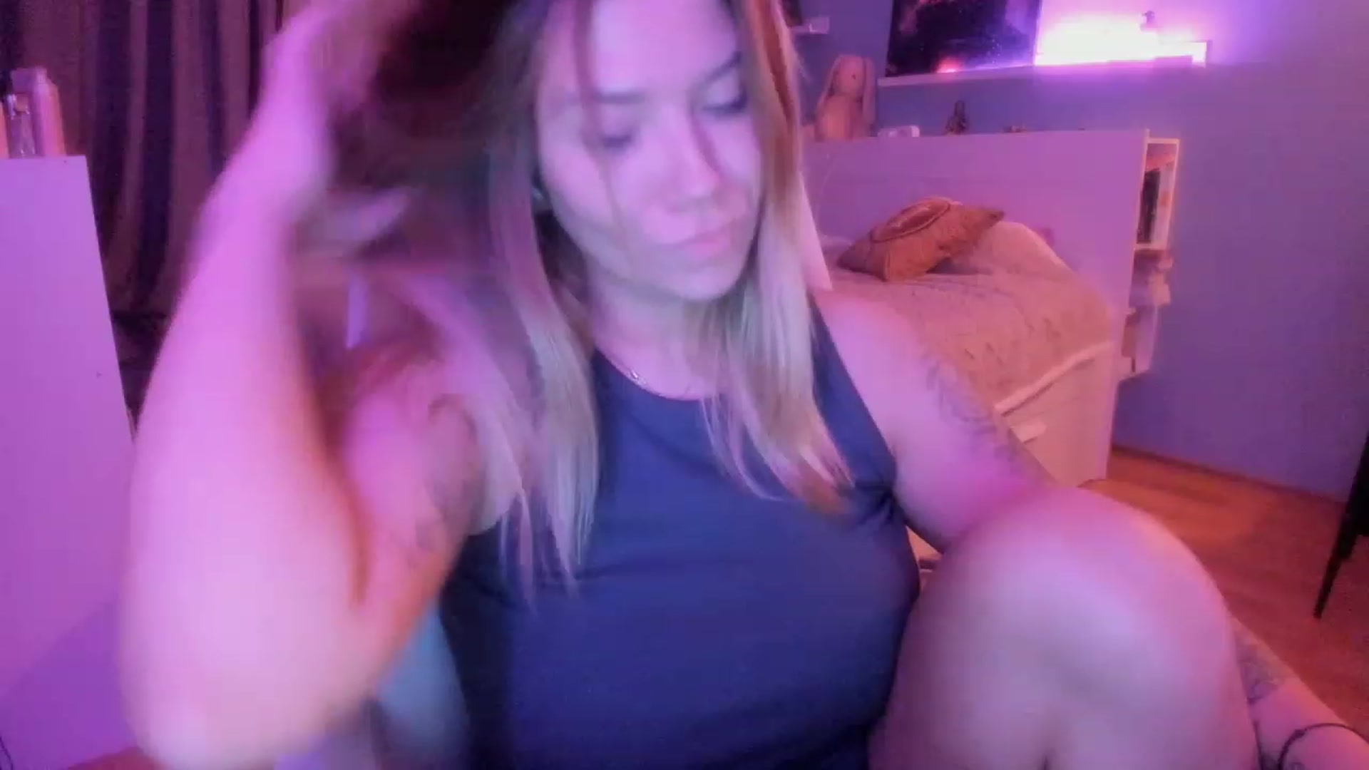 Gallery image thumbnail from NickyBlein's myfreecams stream on, 11/07/2023, 17:08 image 13 of 20