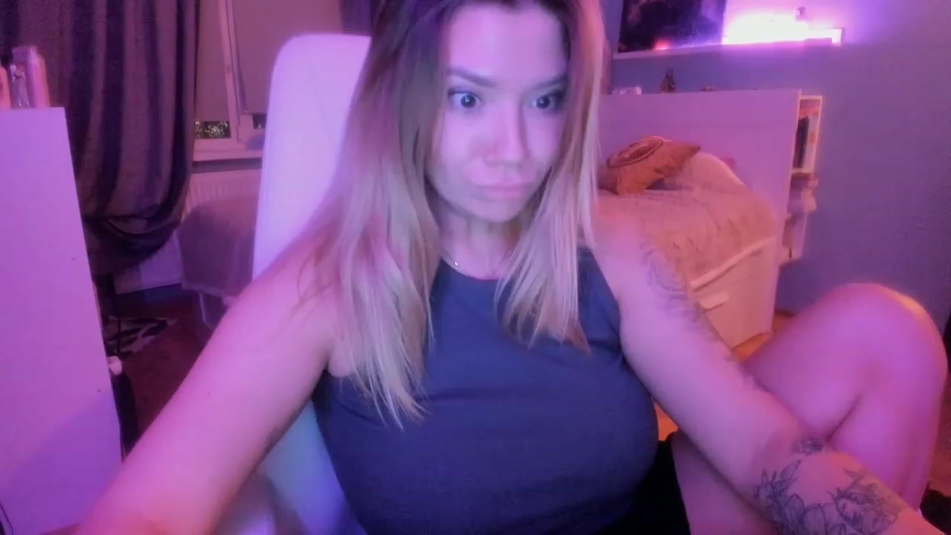 Gallery image thumbnail from NickyBlein's myfreecams stream on, 11/07/2023, 17:08 image 19 of 20