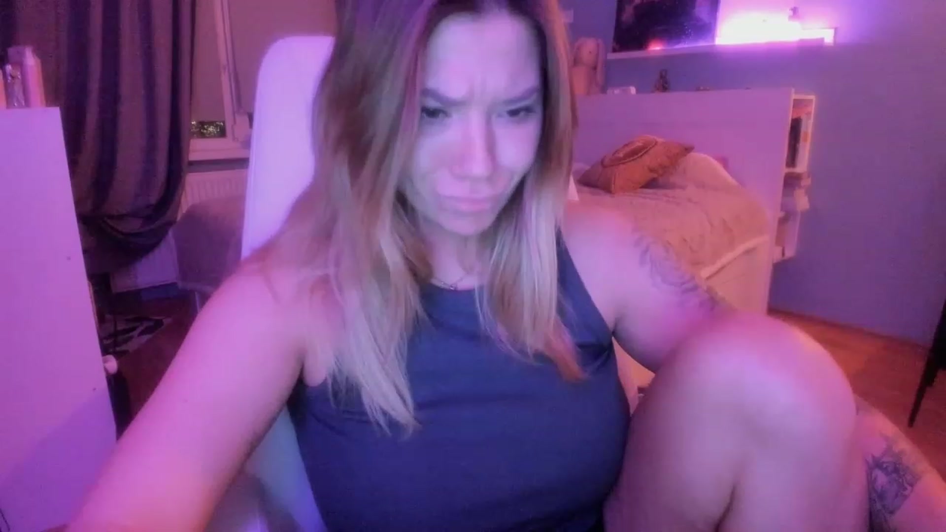Gallery image thumbnail from NickyBlein's myfreecams stream on, 11/07/2023, 17:08 image 10 of 20