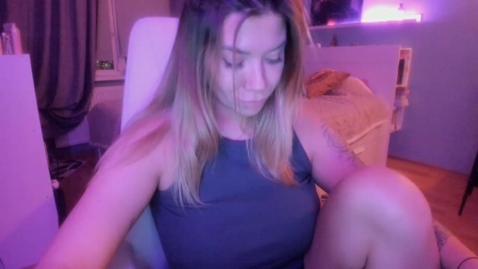 Gallery image thumbnail from NickyBlein's myfreecams stream on, 11/07/2023, 17:08 image 12 of 20