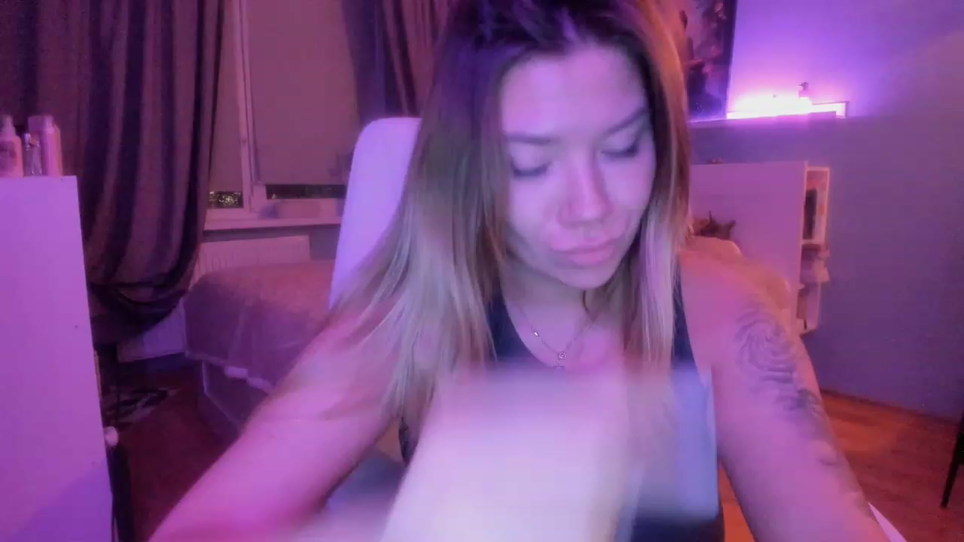 Gallery image thumbnail from NickyBlein's myfreecams stream on, 11/07/2023, 17:26 image 10 of 20