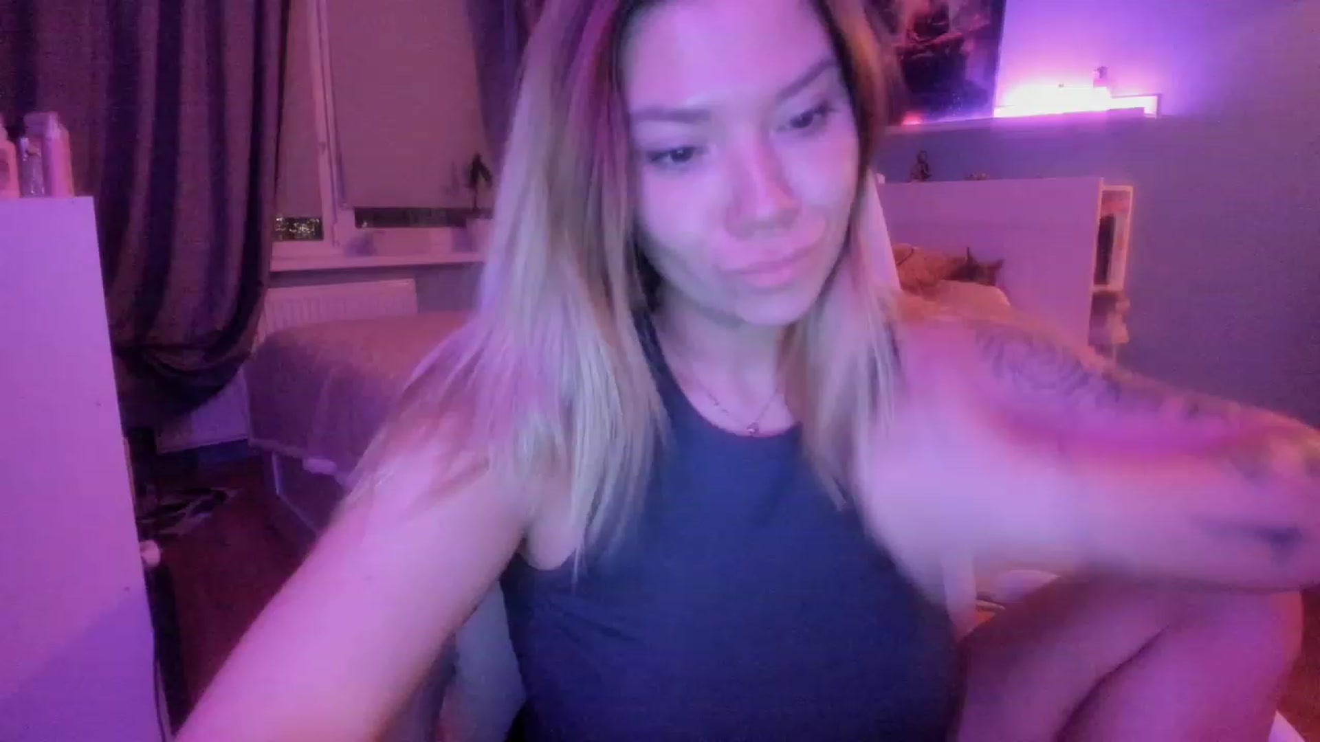 Gallery image thumbnail from NickyBlein's myfreecams stream on, 11/07/2023, 17:26 image 11 of 20