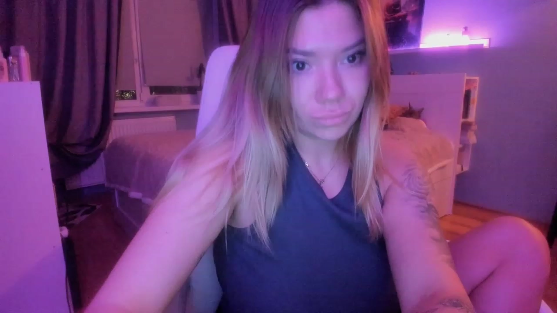 Gallery image thumbnail from NickyBlein's myfreecams stream on, 11/07/2023, 17:26 image 14 of 20