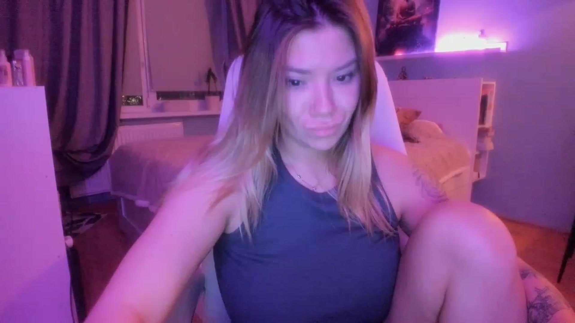 Gallery image thumbnail from NickyBlein's myfreecams stream on, 11/07/2023, 17:40 image 11 of 20