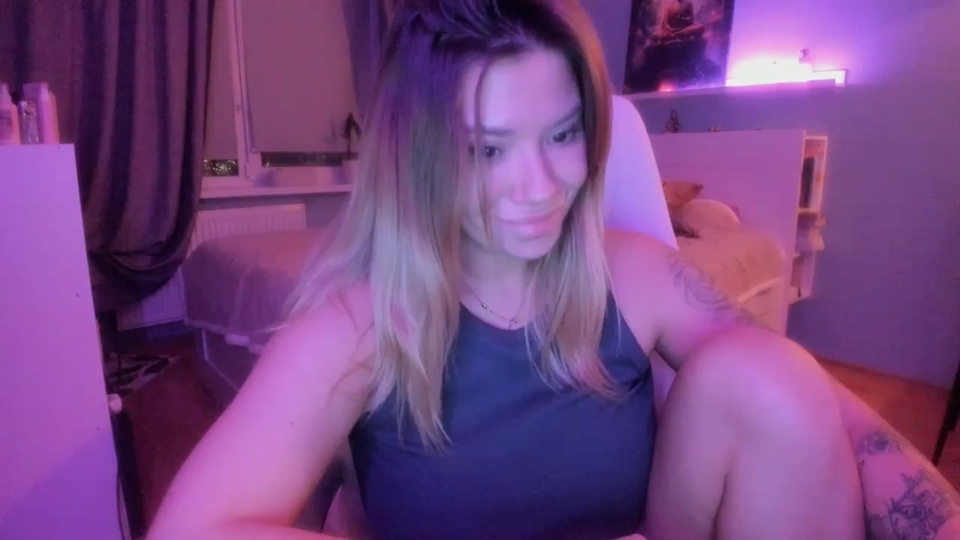 Gallery image thumbnail from NickyBlein's myfreecams stream on, 11/07/2023, 17:40 image 17 of 20