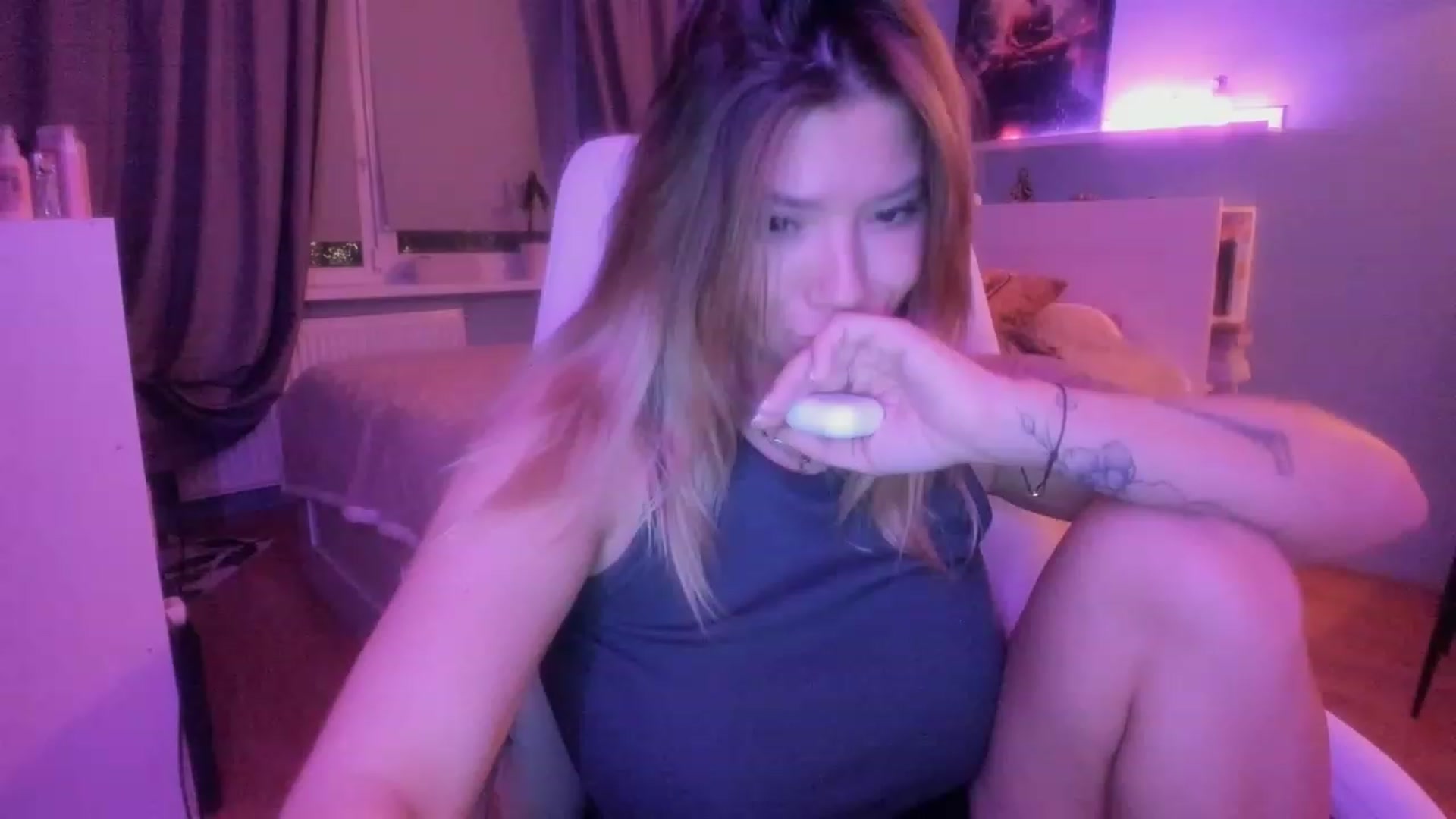 Gallery image thumbnail from NickyBlein's myfreecams stream on, 11/07/2023, 17:40 image 4 of 20
