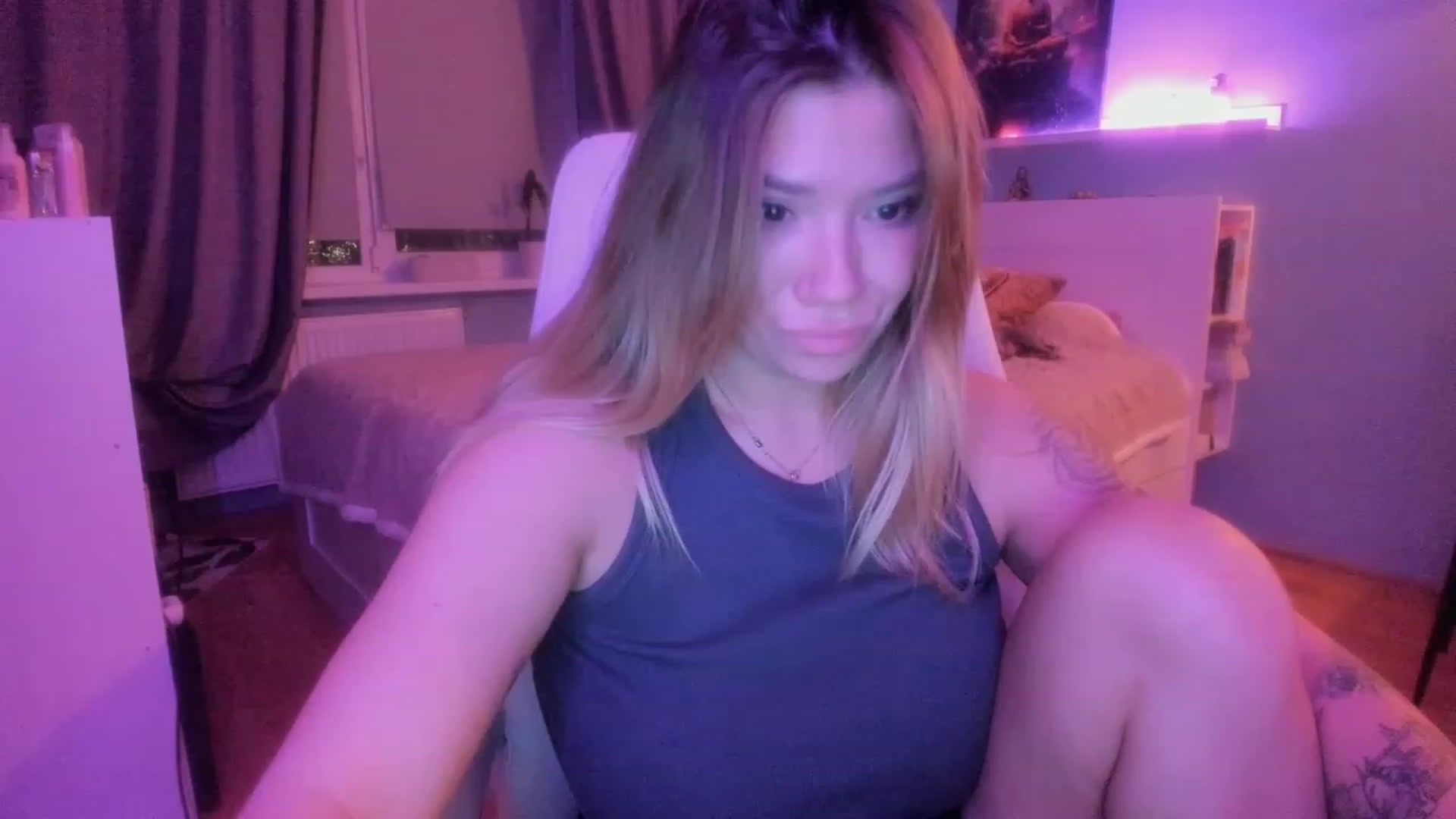Gallery image thumbnail from NickyBlein's myfreecams stream on, 11/07/2023, 17:40 image 7 of 20