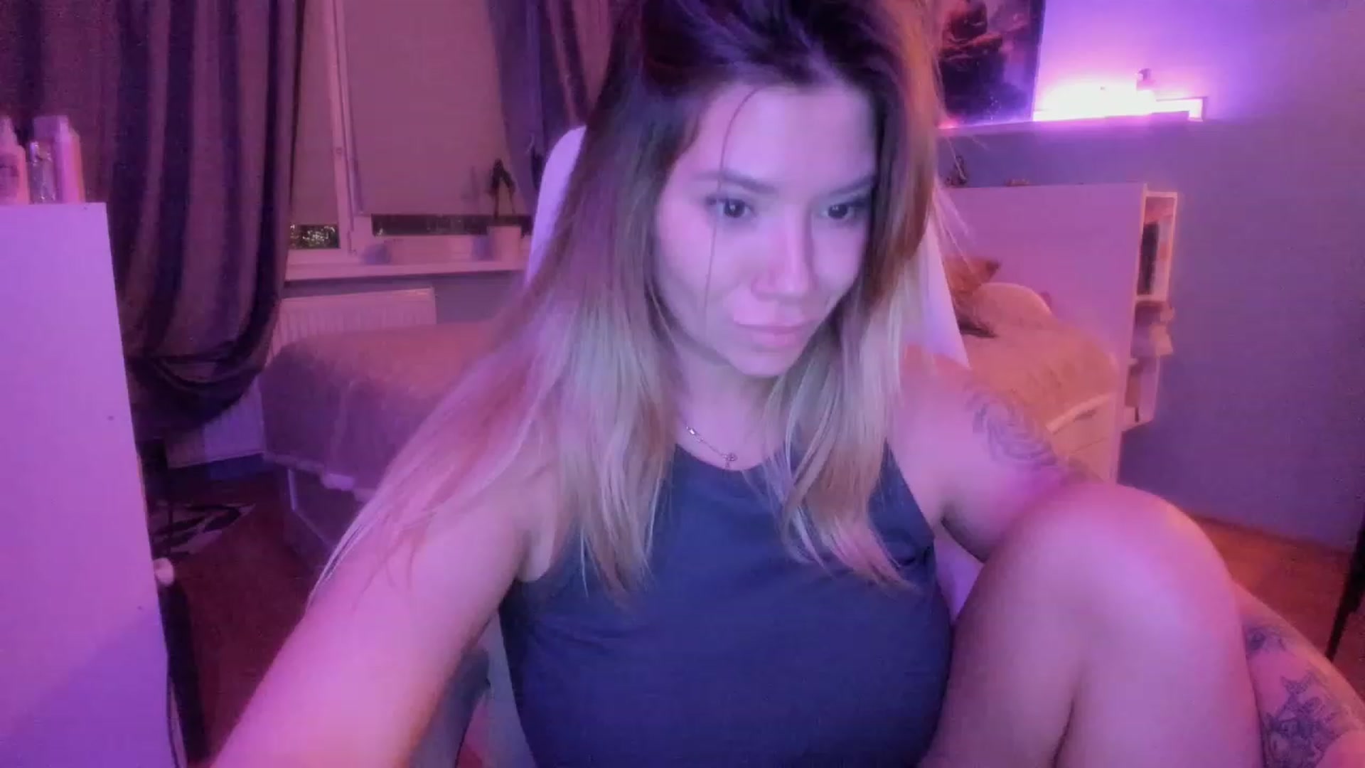 Gallery image thumbnail from NickyBlein's myfreecams stream on, 11/07/2023, 17:40 image 14 of 20