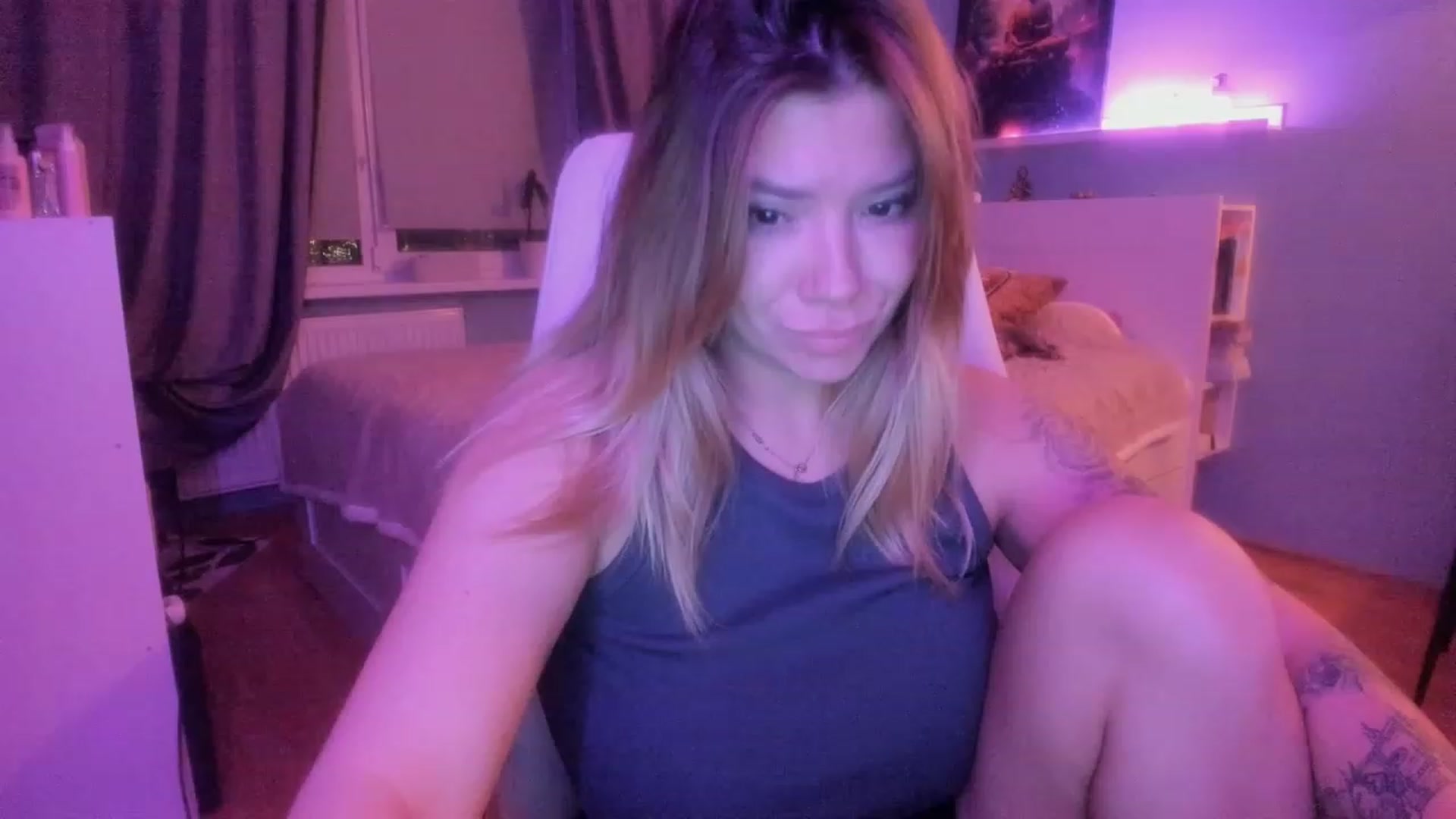 Gallery image thumbnail from NickyBlein's myfreecams stream on, 11/07/2023, 17:40 image 5 of 20